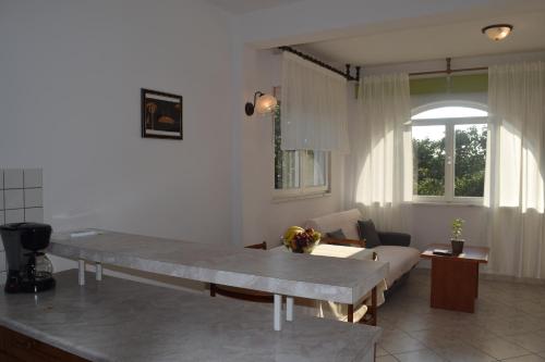 One-Bedroom Apartment - Photo 9