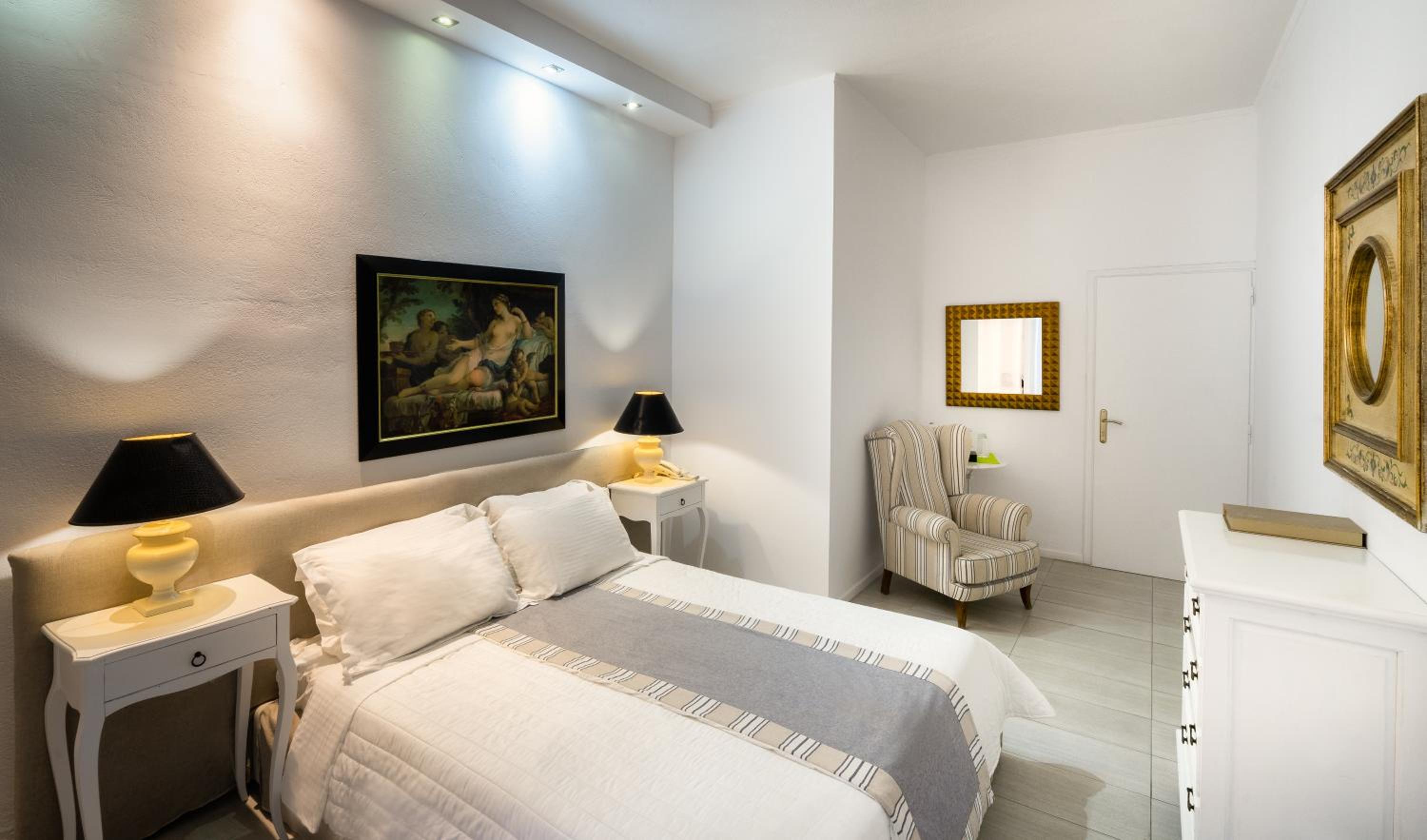 Superior Double Room with Shared Pool - Inland View photo 2