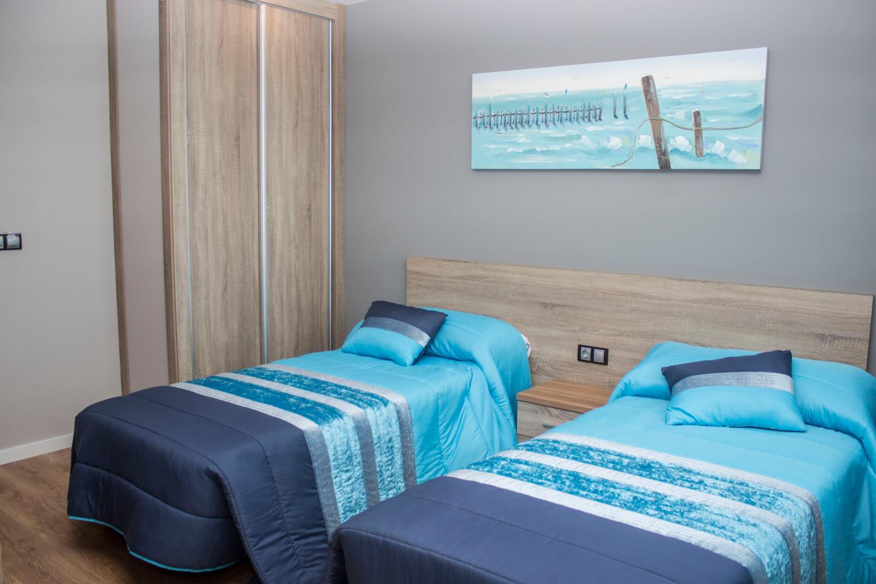 Twin Room with Private Bathroom photo 3