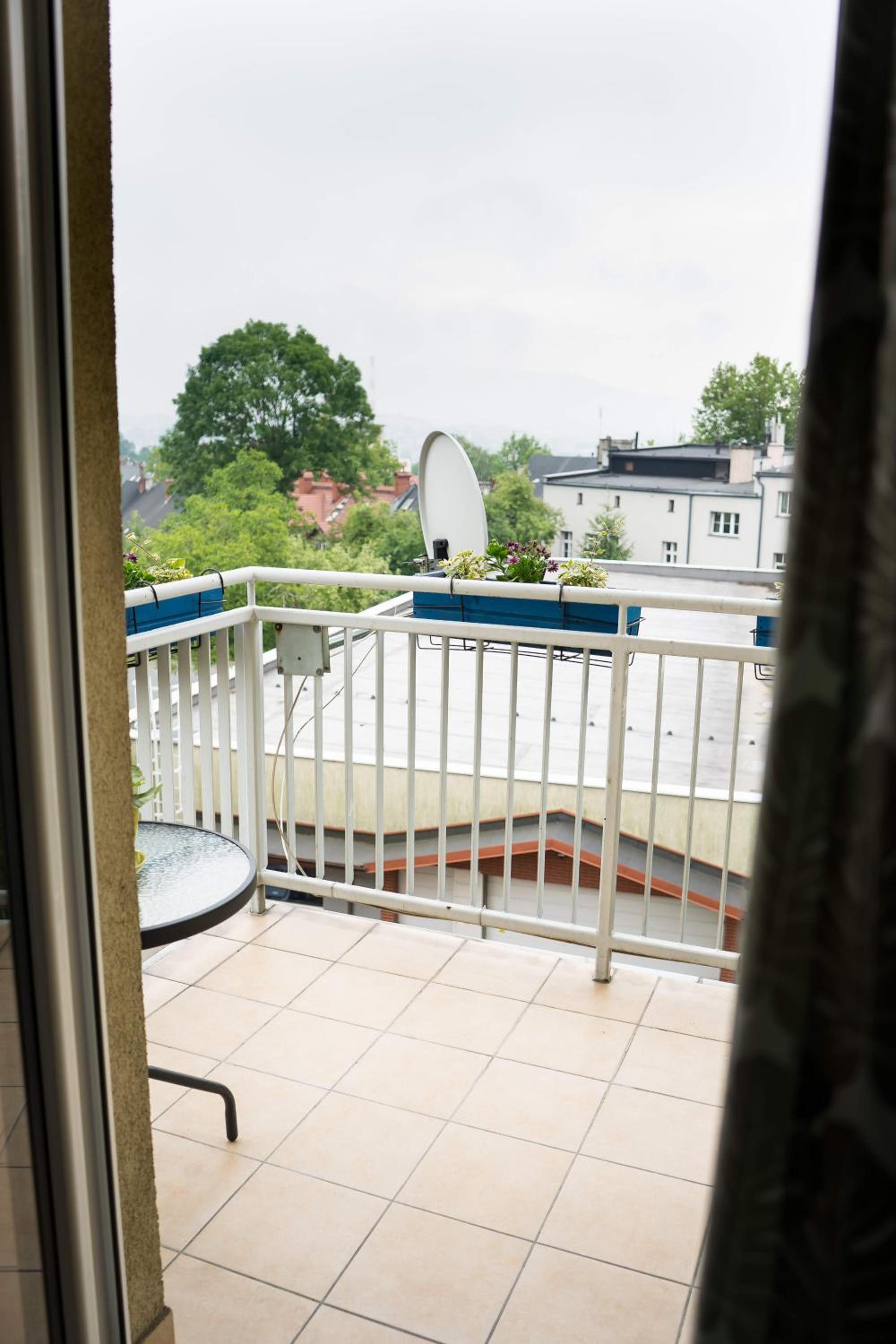 Apartment with Balcony - Photo 11