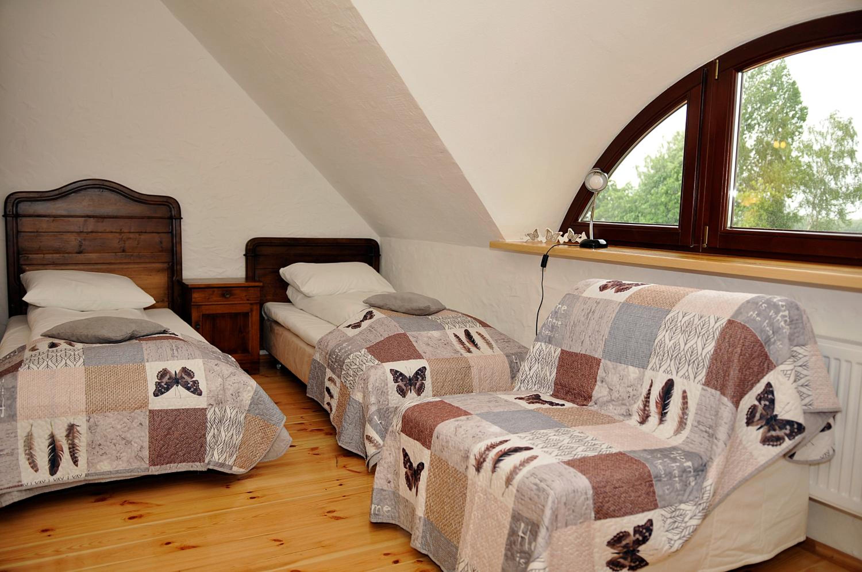 Deluxe Double Room (2 Adults + 1 Child) - Photo 2