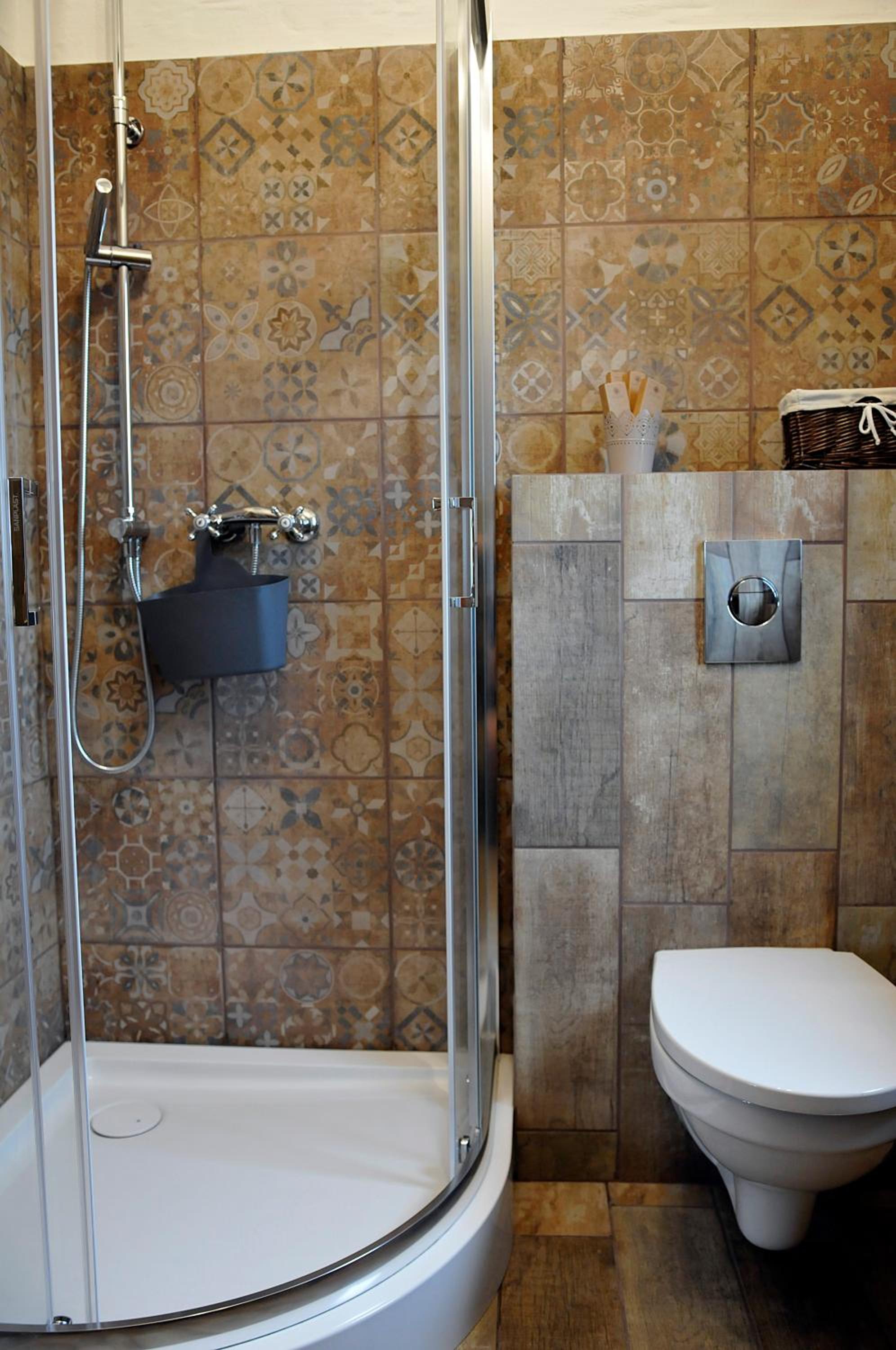 Deluxe Double Room (2 Adults + 1 Child) - Photo 1