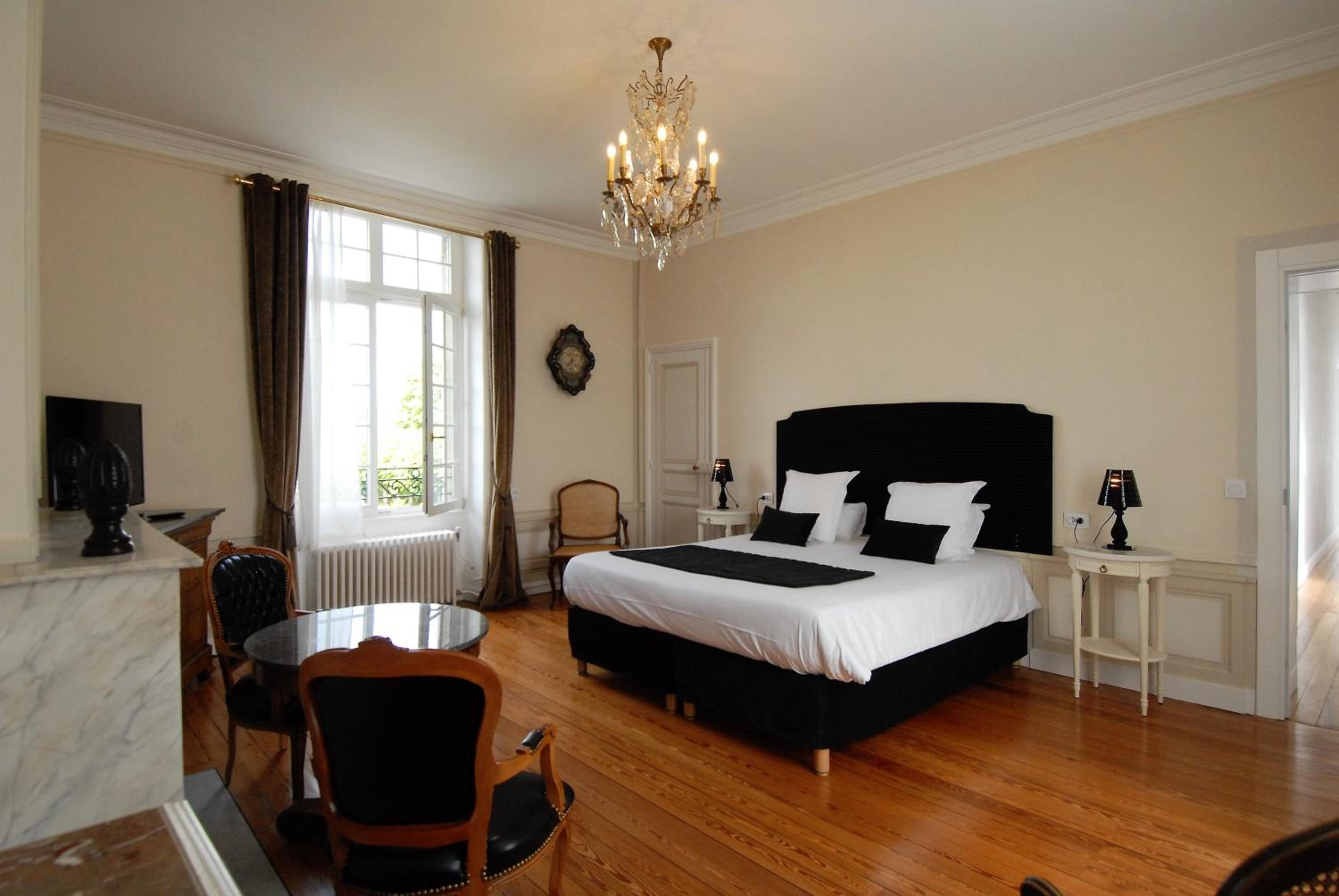 Superior Double Room - Main Building photo 2