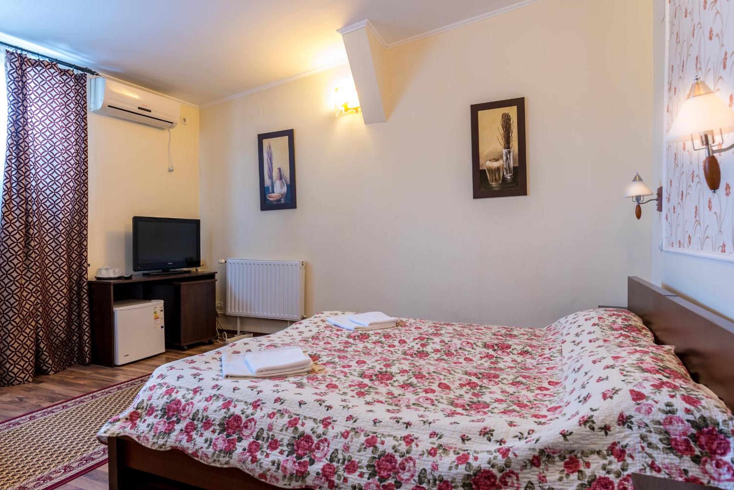 Twin Room - Photo 2