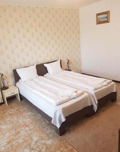 Twin Room - Photo 9