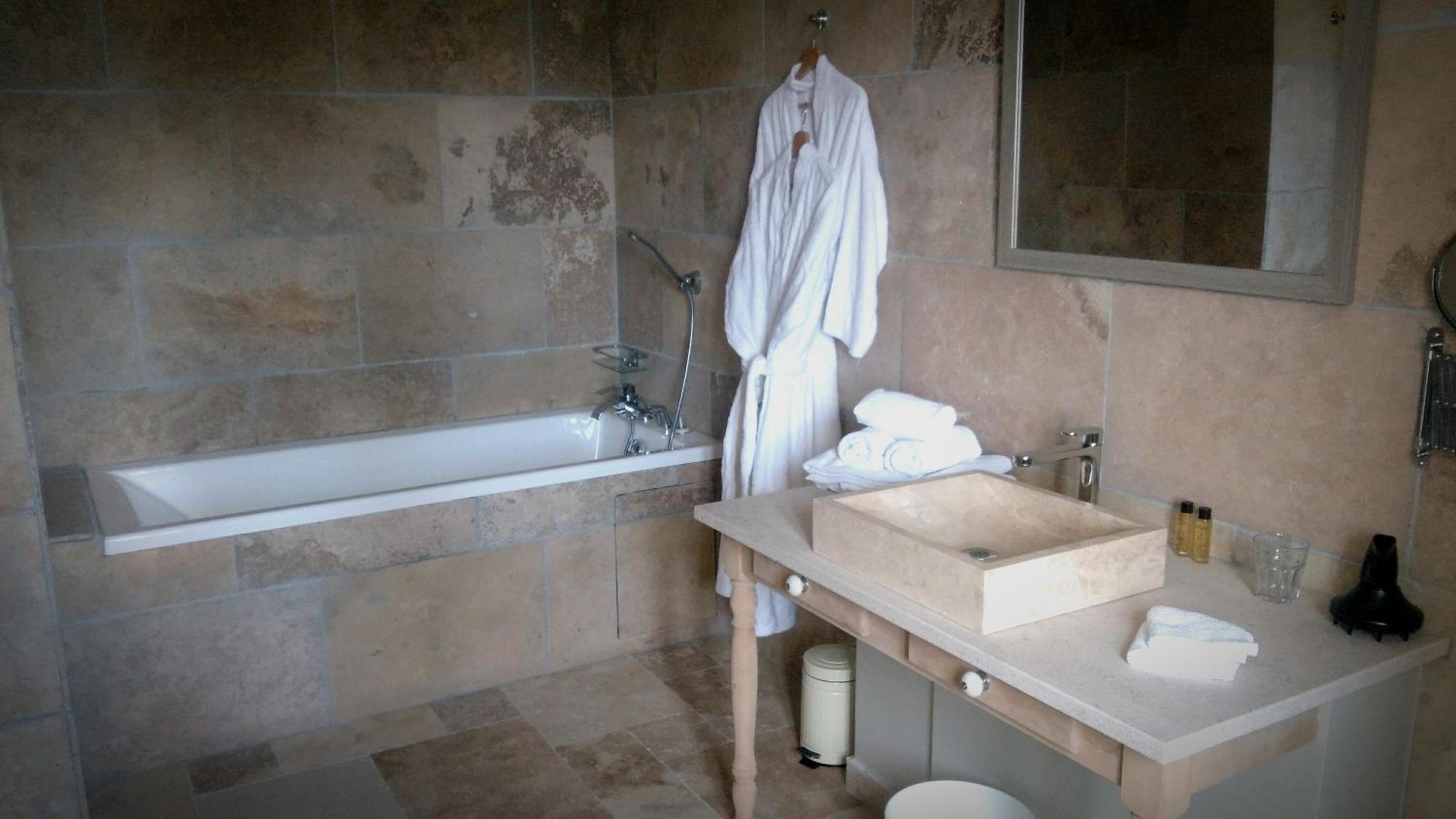 Deluxe Double or Twin Room - Photo 4
