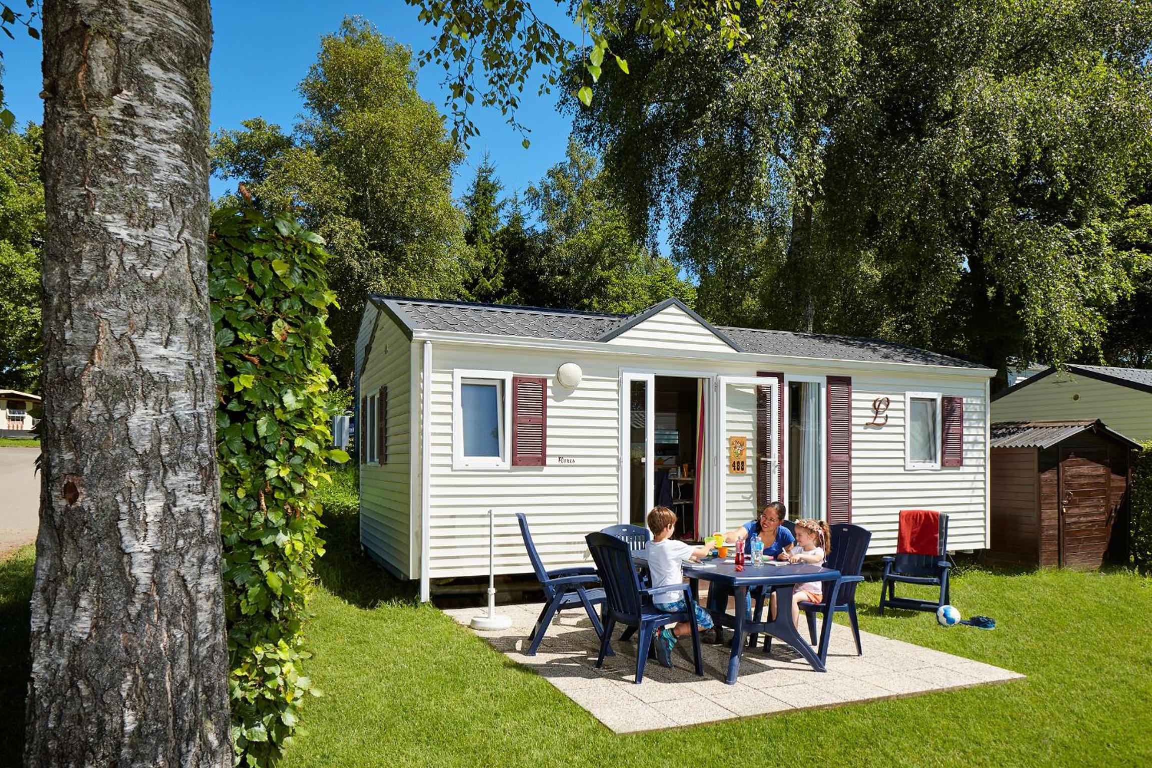 Stacaravan 4 personen (2 slaapkamers) photo 1