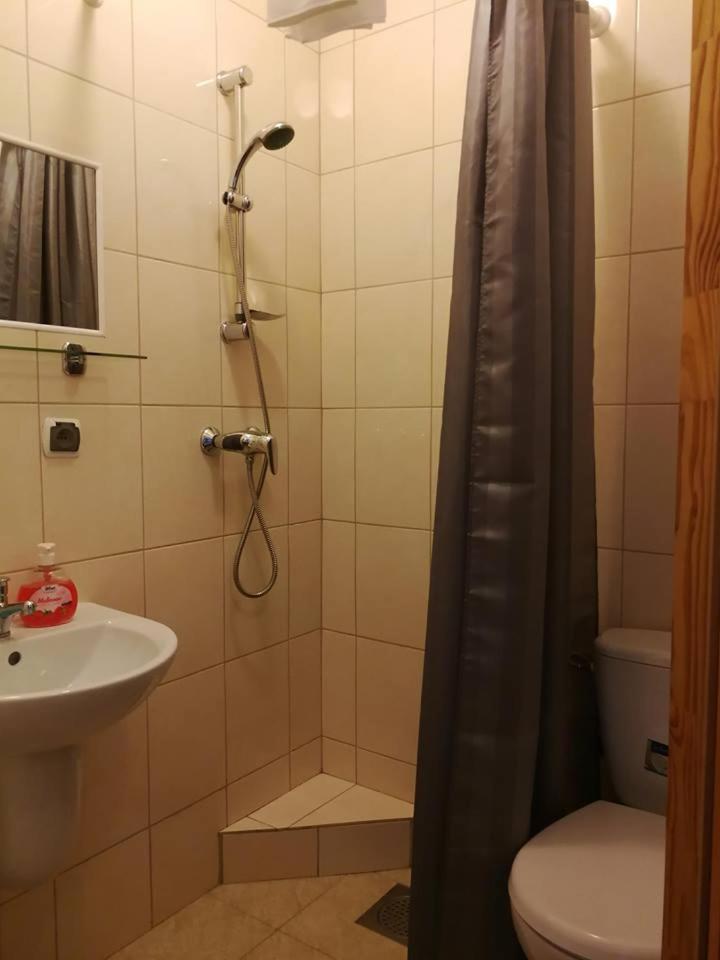 Single Room with Private Bathroom photo 1