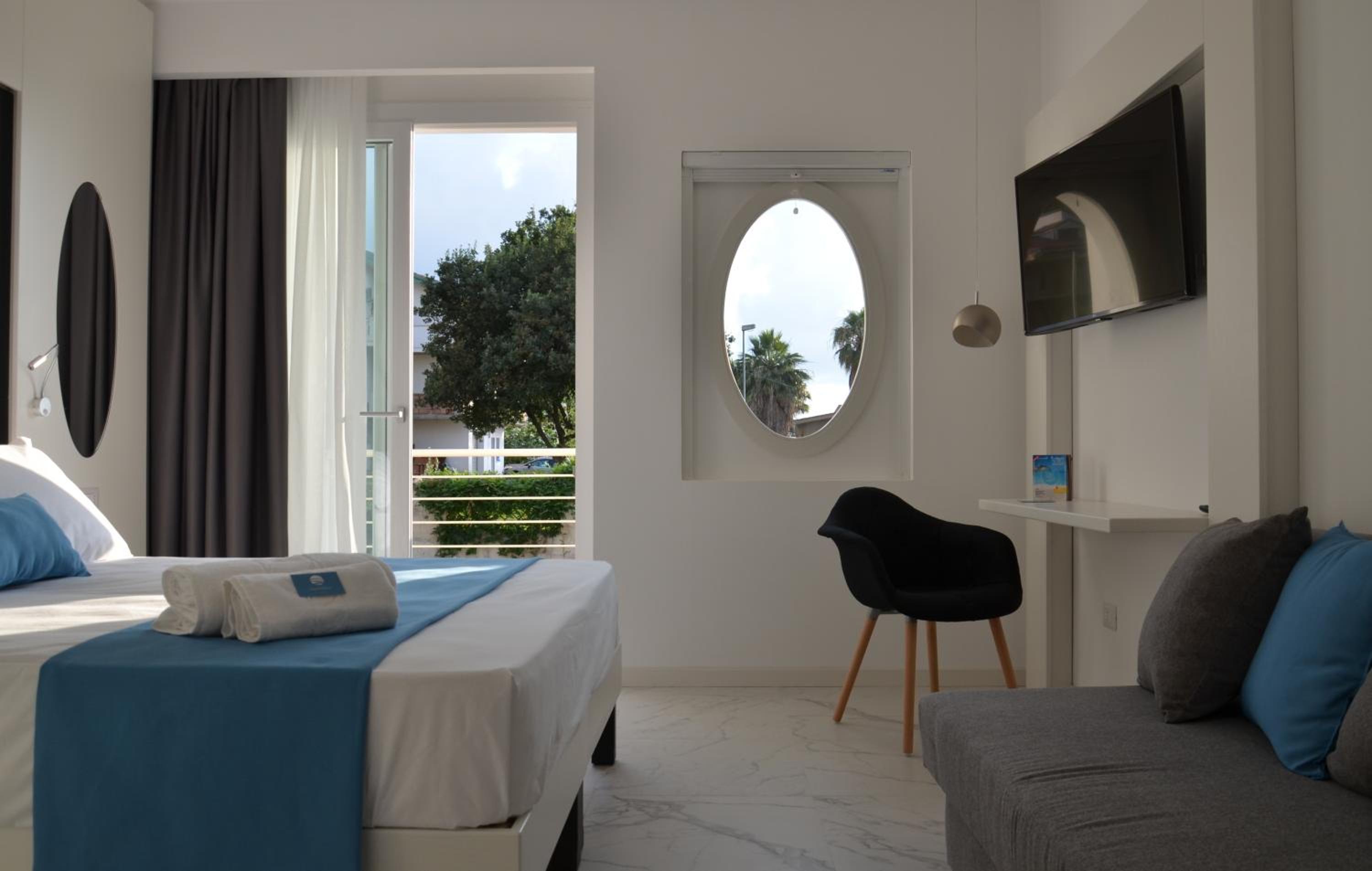 Triple Room with Terrace photo 2