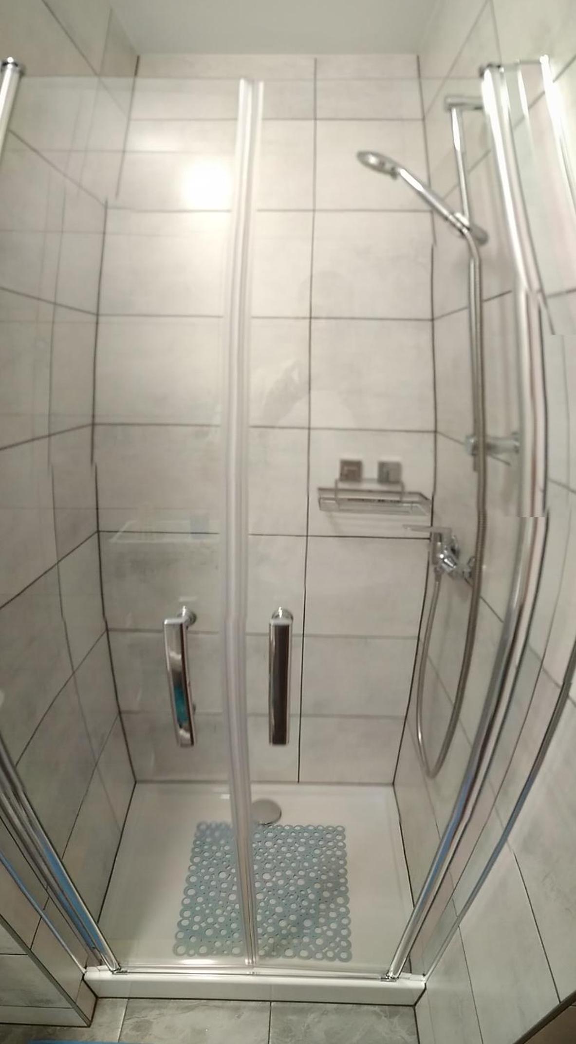 Apartment with Shower photo 2