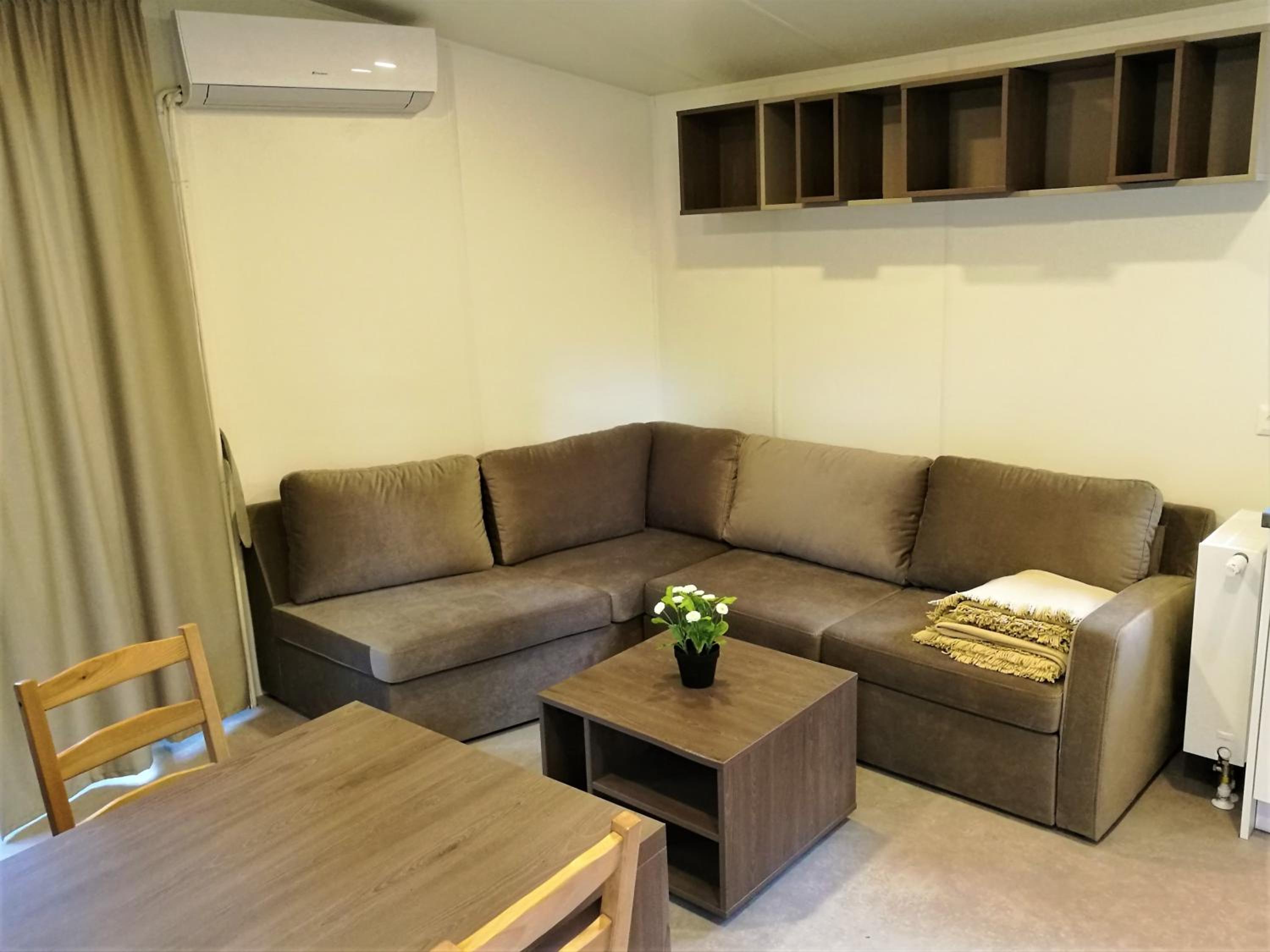 Mobile Two-Bedroom Chalet photo 2