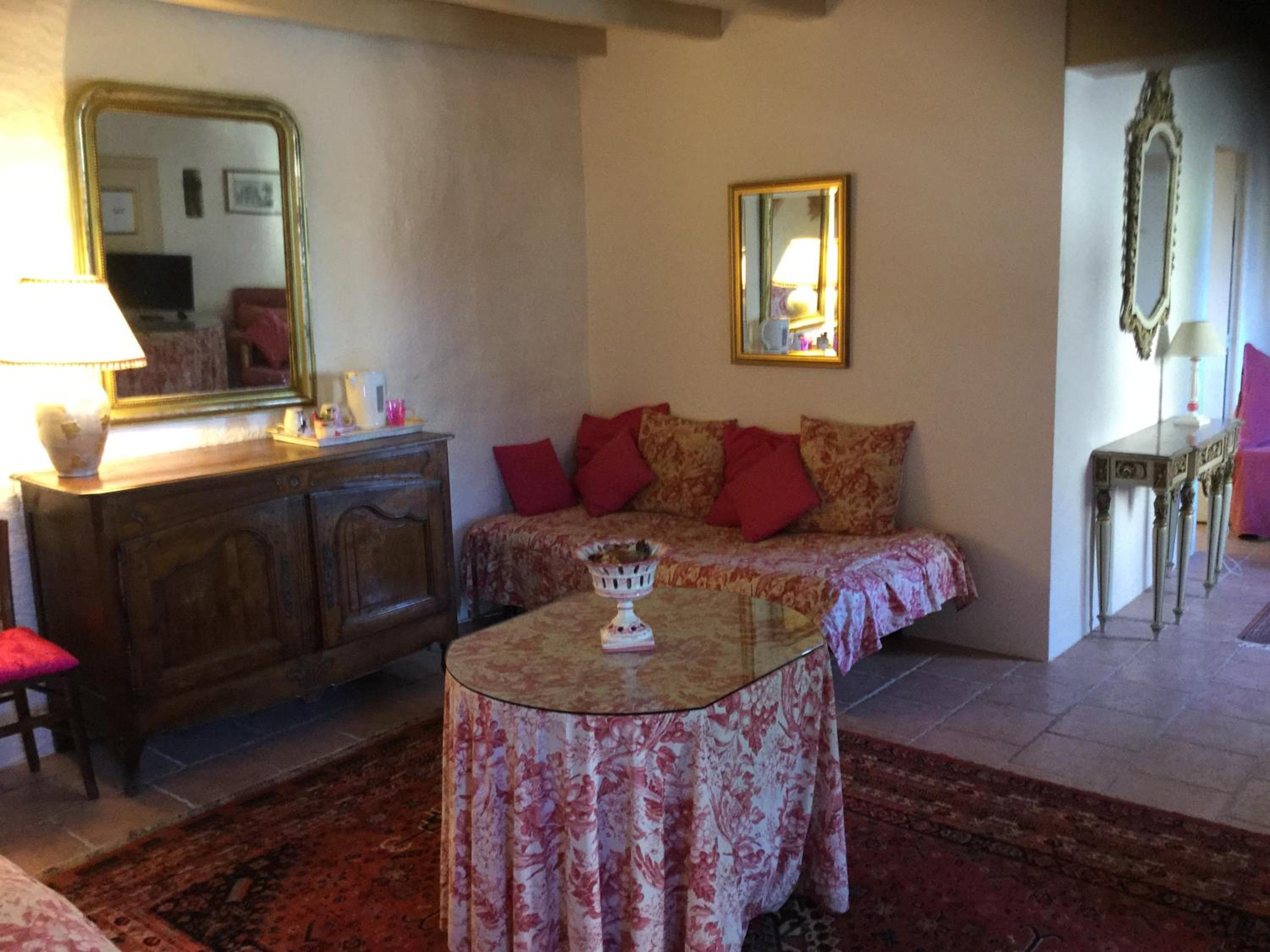 Standard Family Room photo 3