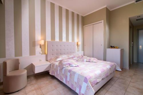 Superior Room with Side Sea View 