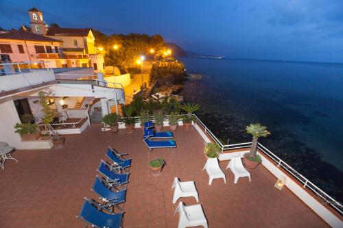 Classic Double Room with shared Terrace and Sea View
