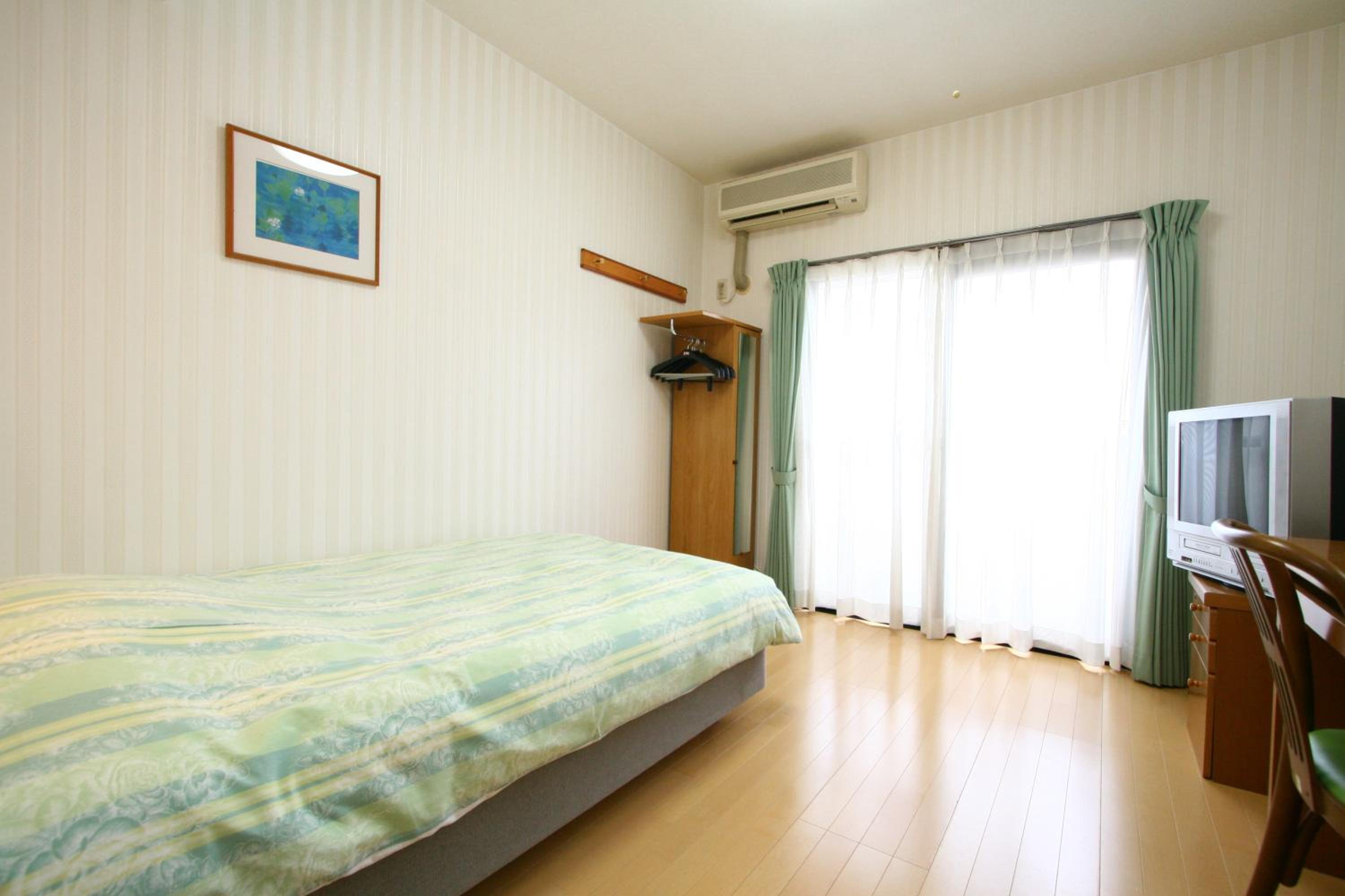 One-Bedroom Apartment - Non-Smoking