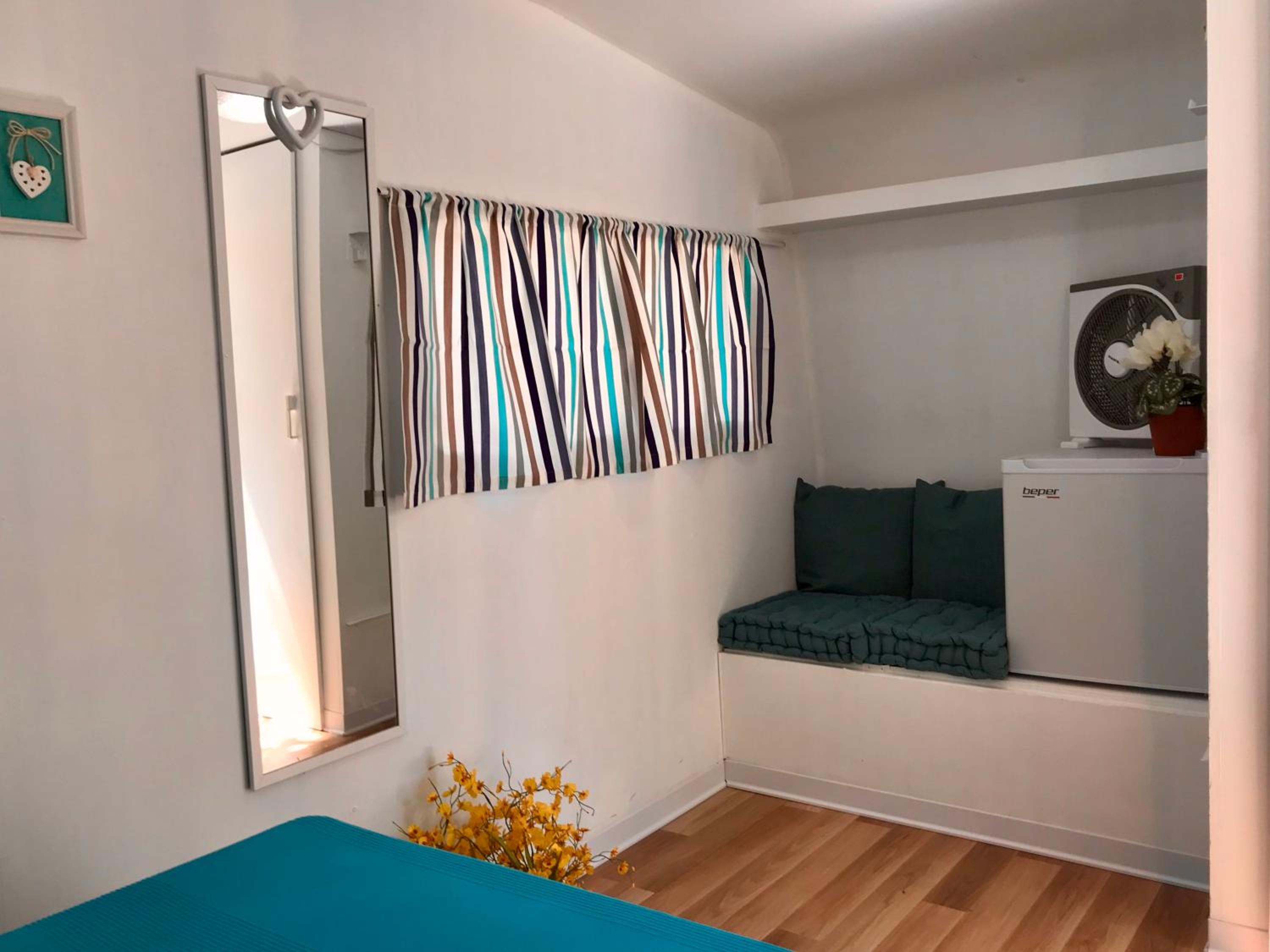 Caravan with Private External Bathroom (2 Adults) photo 3