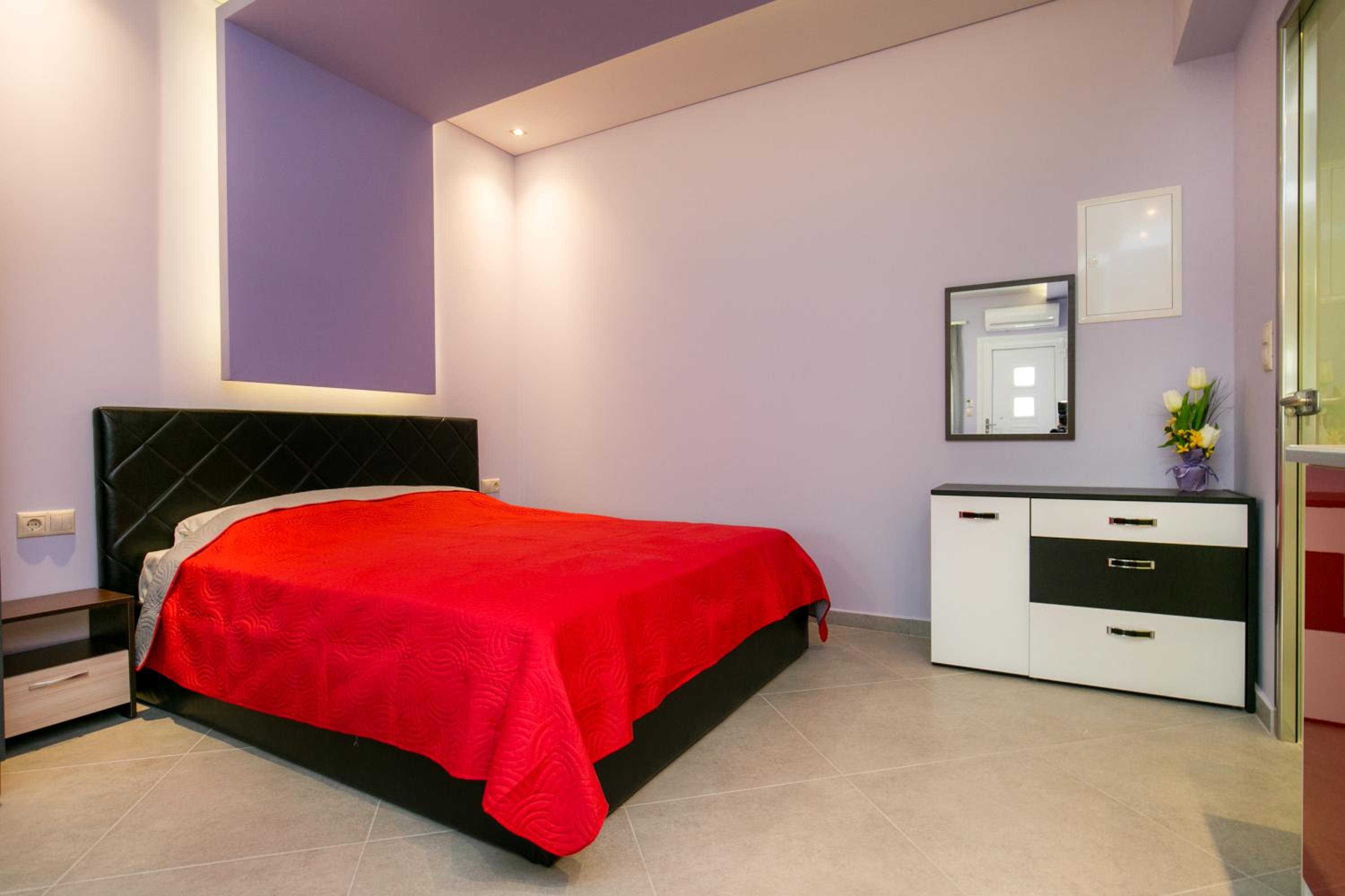 Studio Apartment photo 1