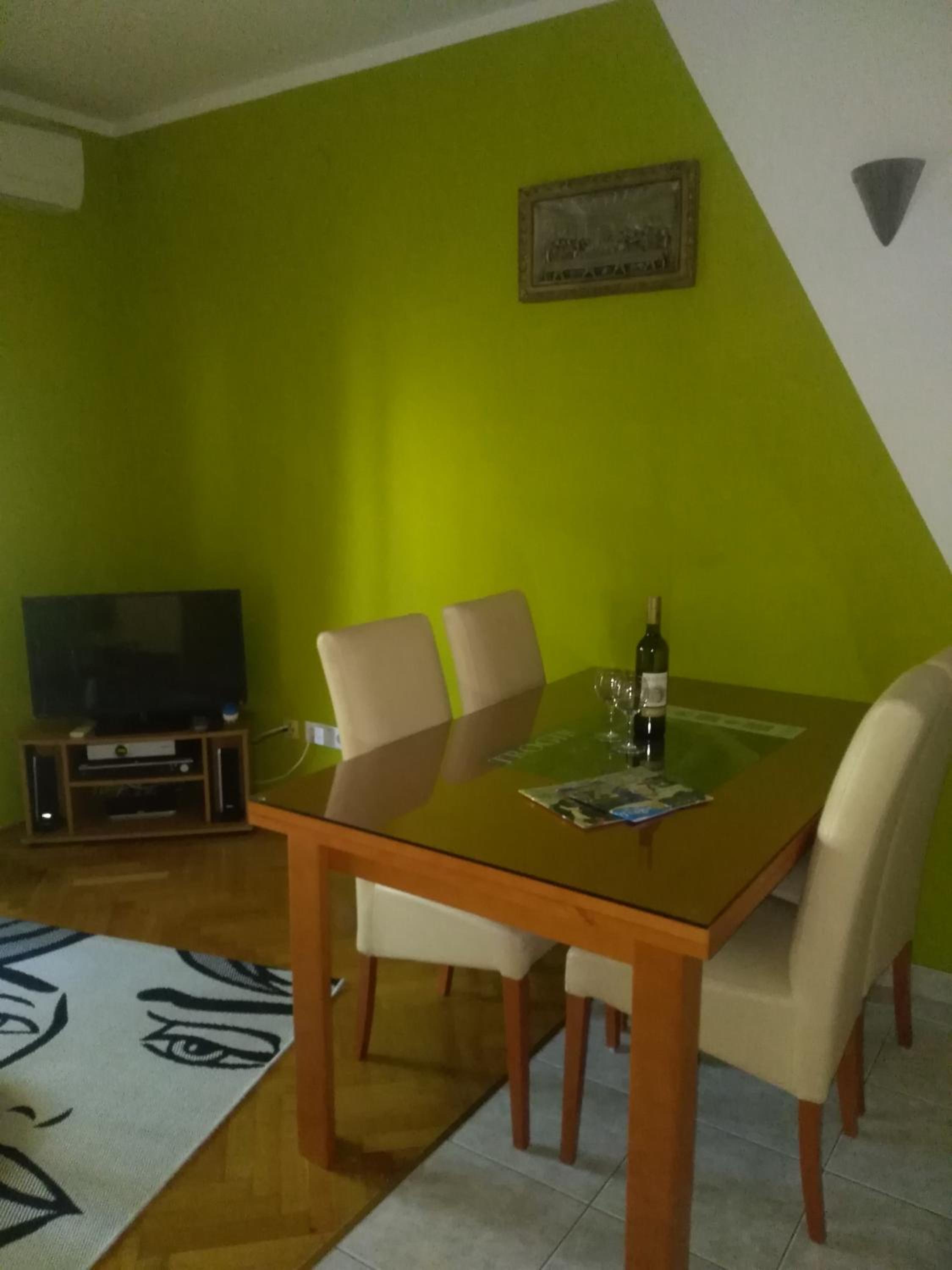 Apartment with Terrace - Photo 17