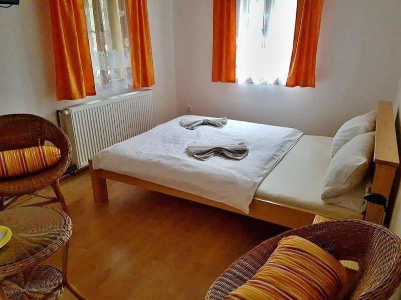 Double Room with Private Bathroom photo 3