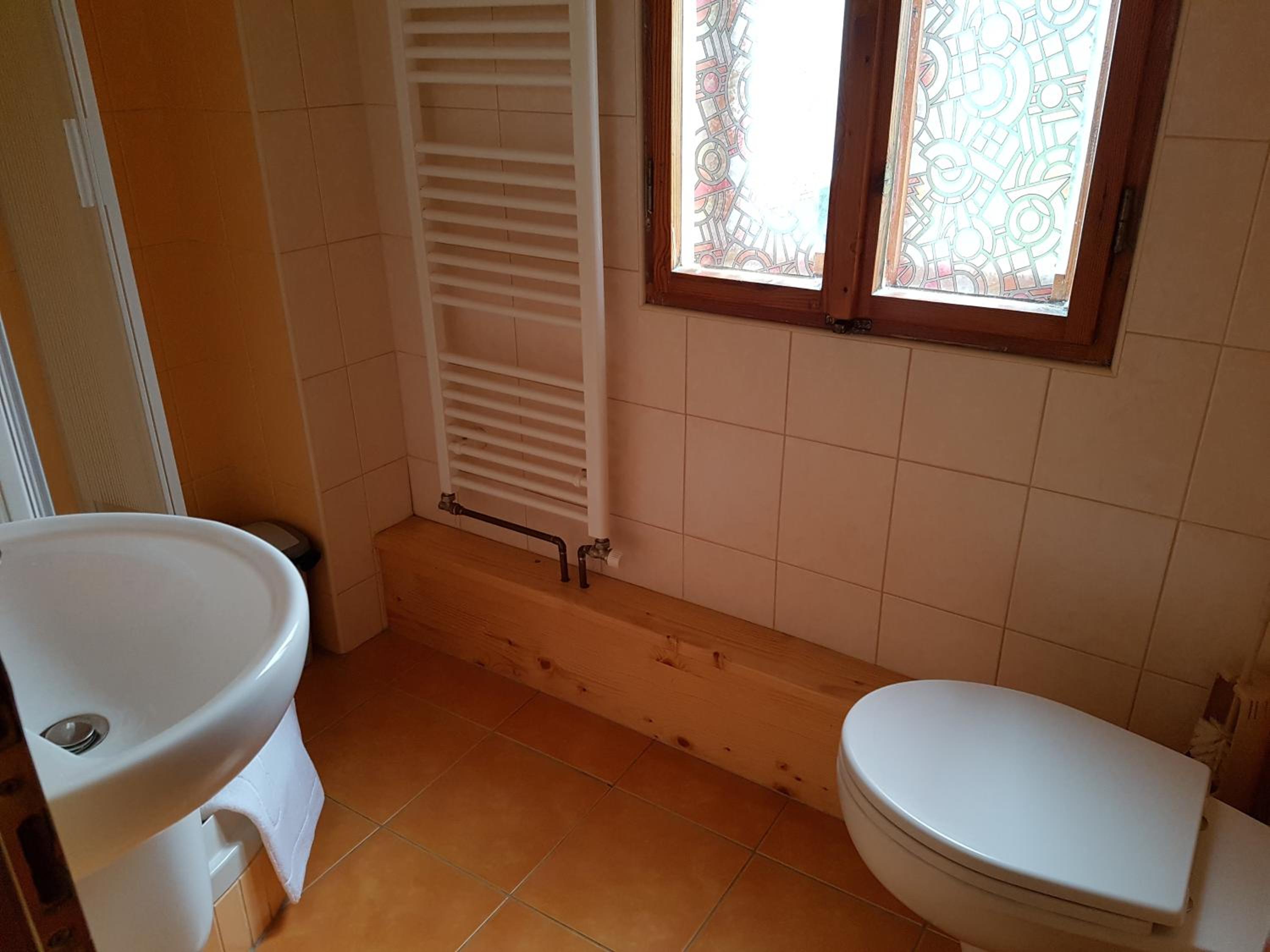 Family Room with Private Bathroom photo 2