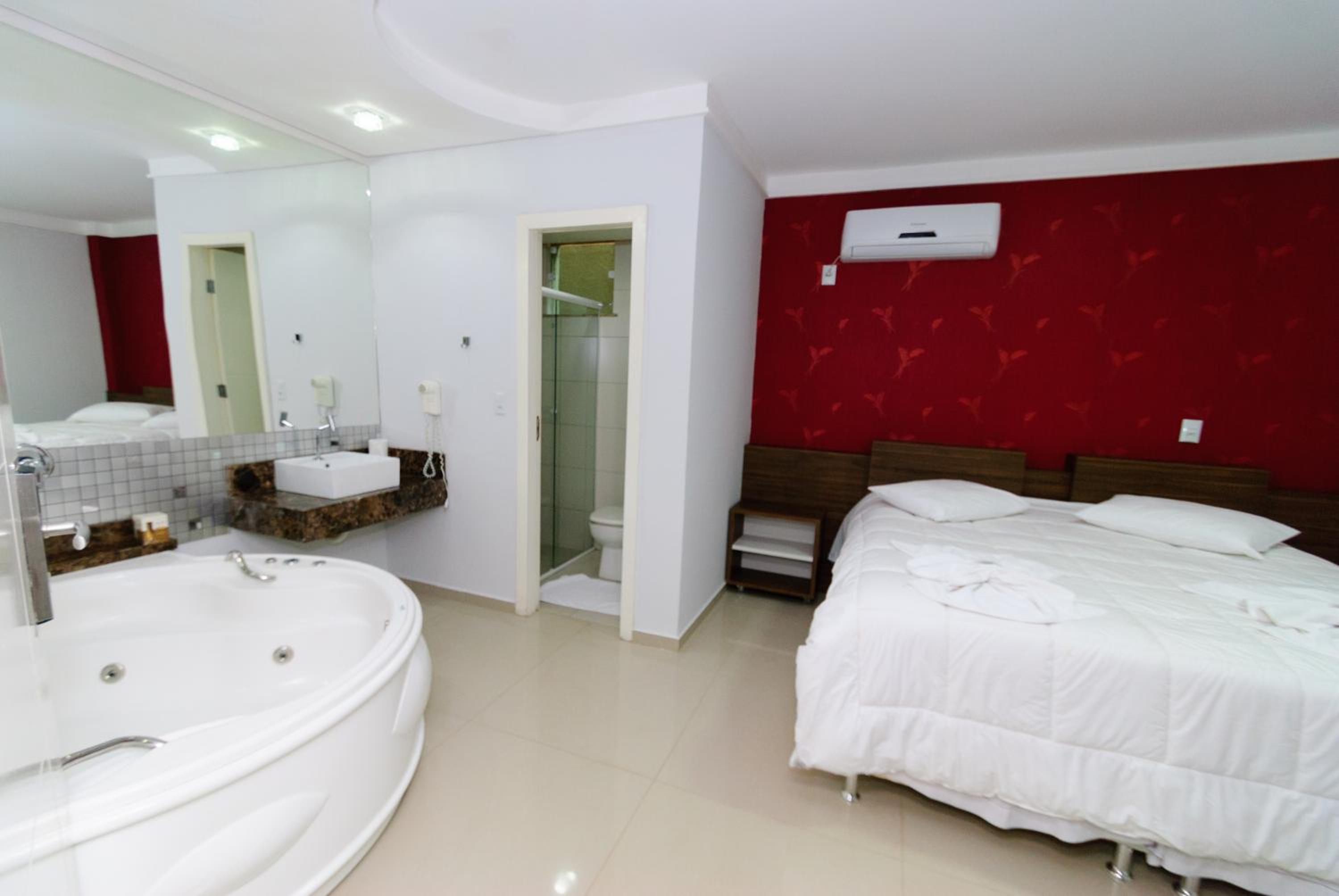 Queen Room with Spa Bath photo 2