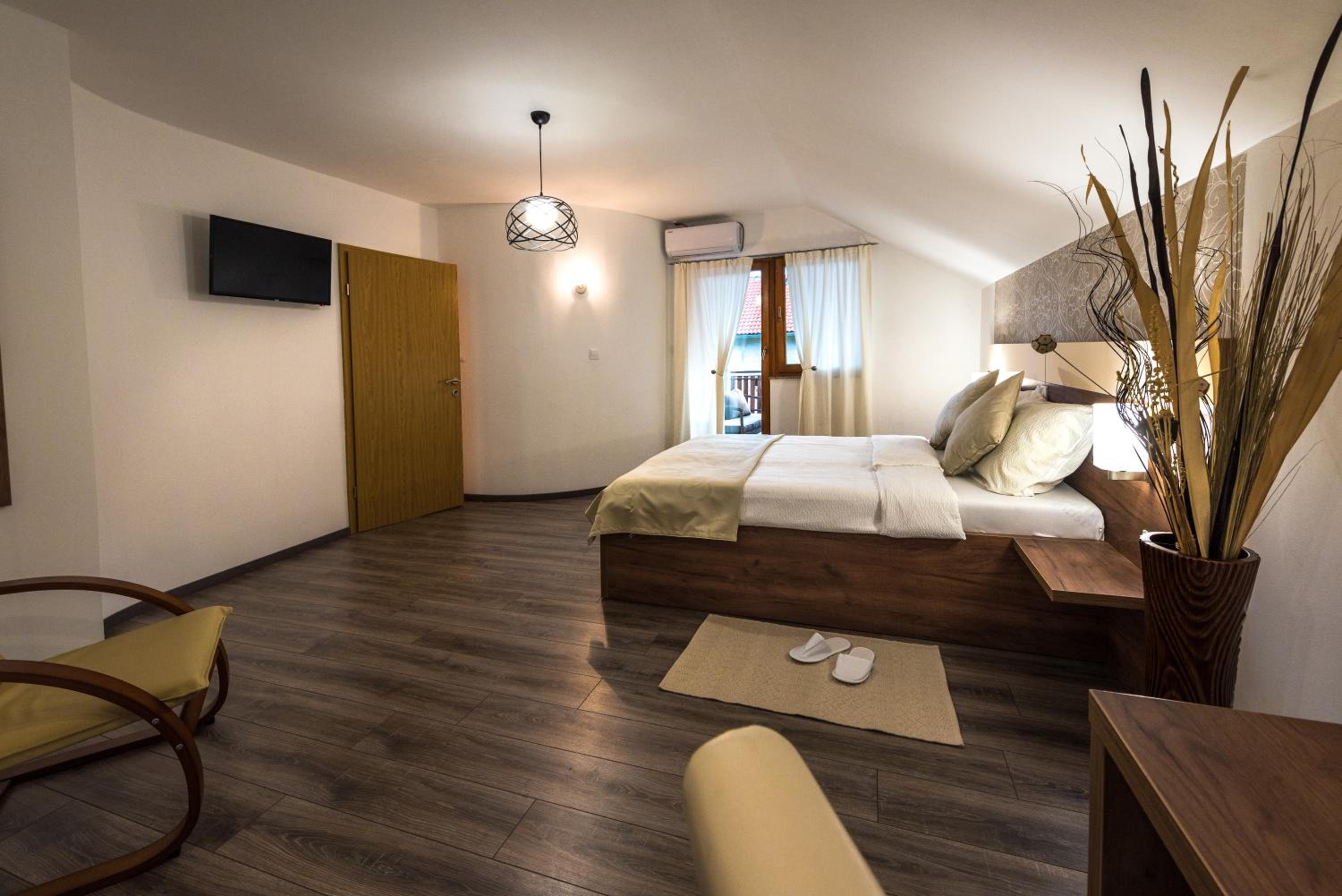 Deluxe Double Room with Balcony - Photo 1