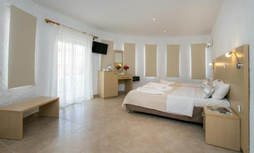 Triple Room with Terrace