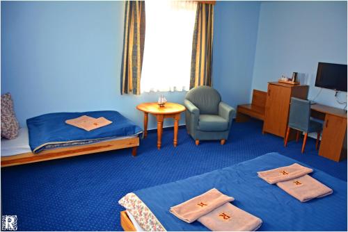 Triple Room with Bath - Photo 8
