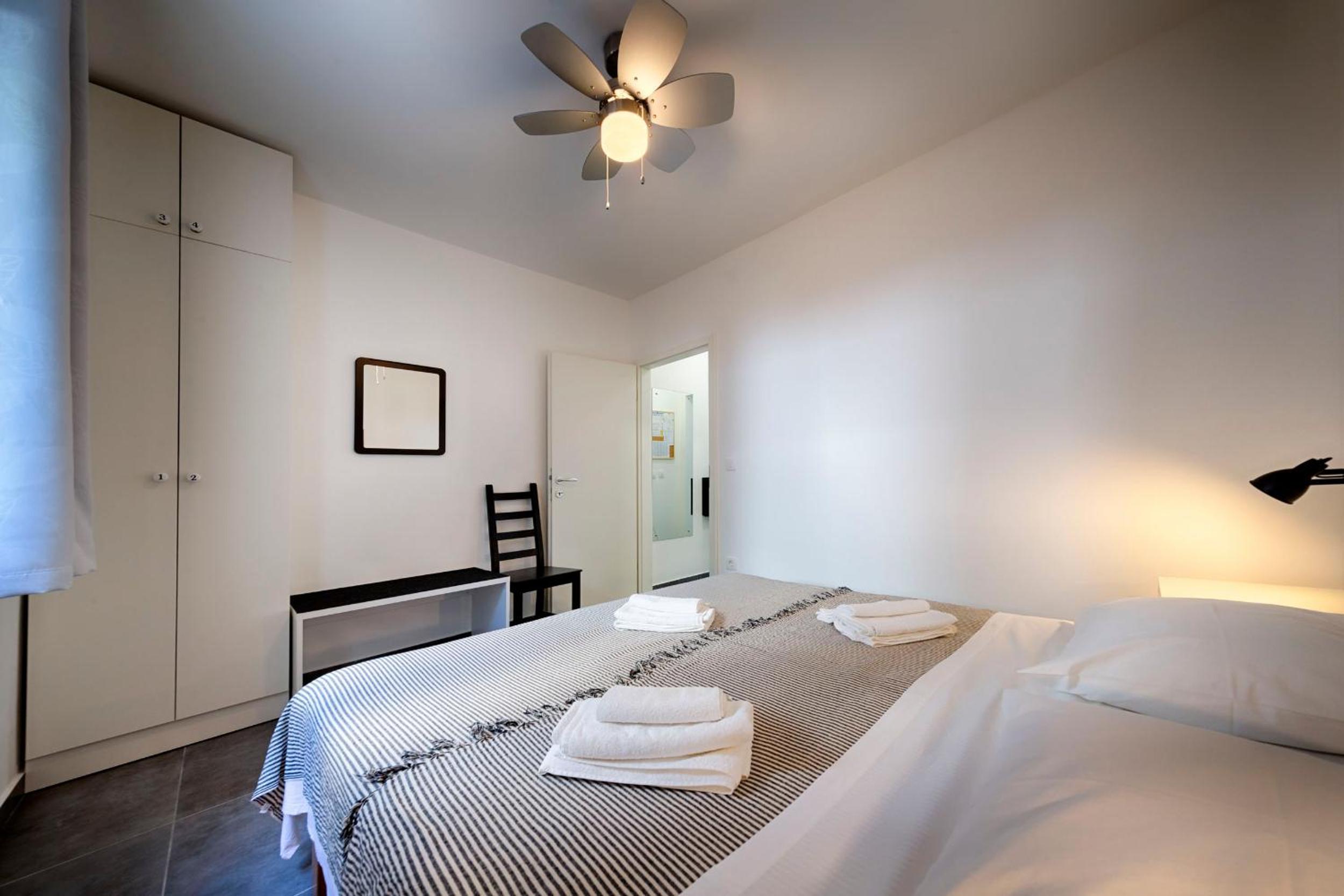 One-Bedroom Apartment - Photo 2
