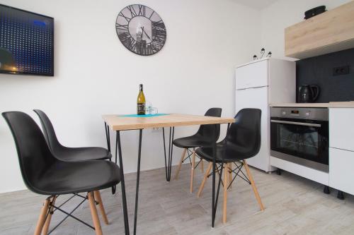 Apartment photo 2