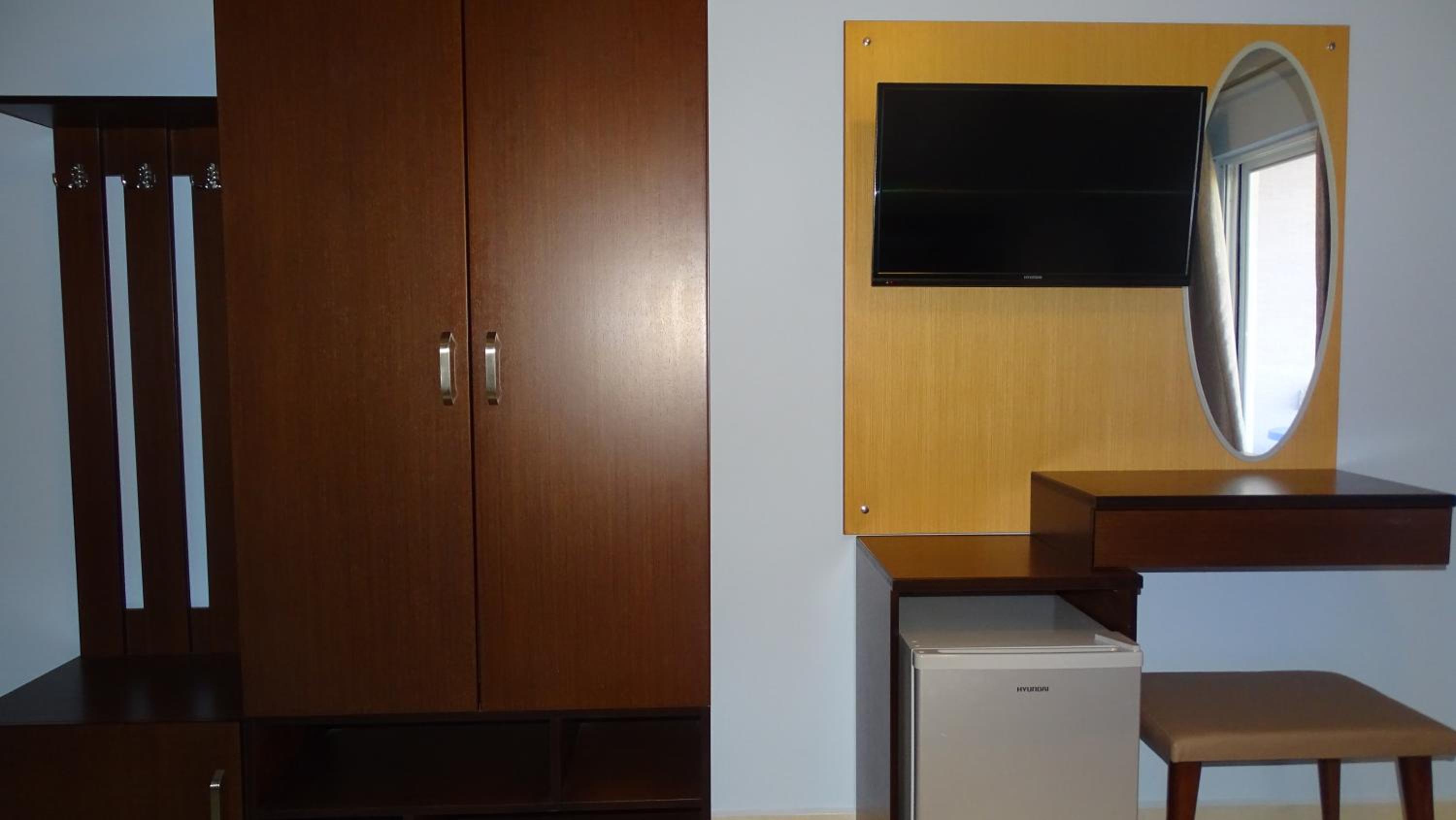 Deluxe Double Room with Side Sea View