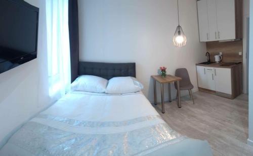 Double Room - Photo 6