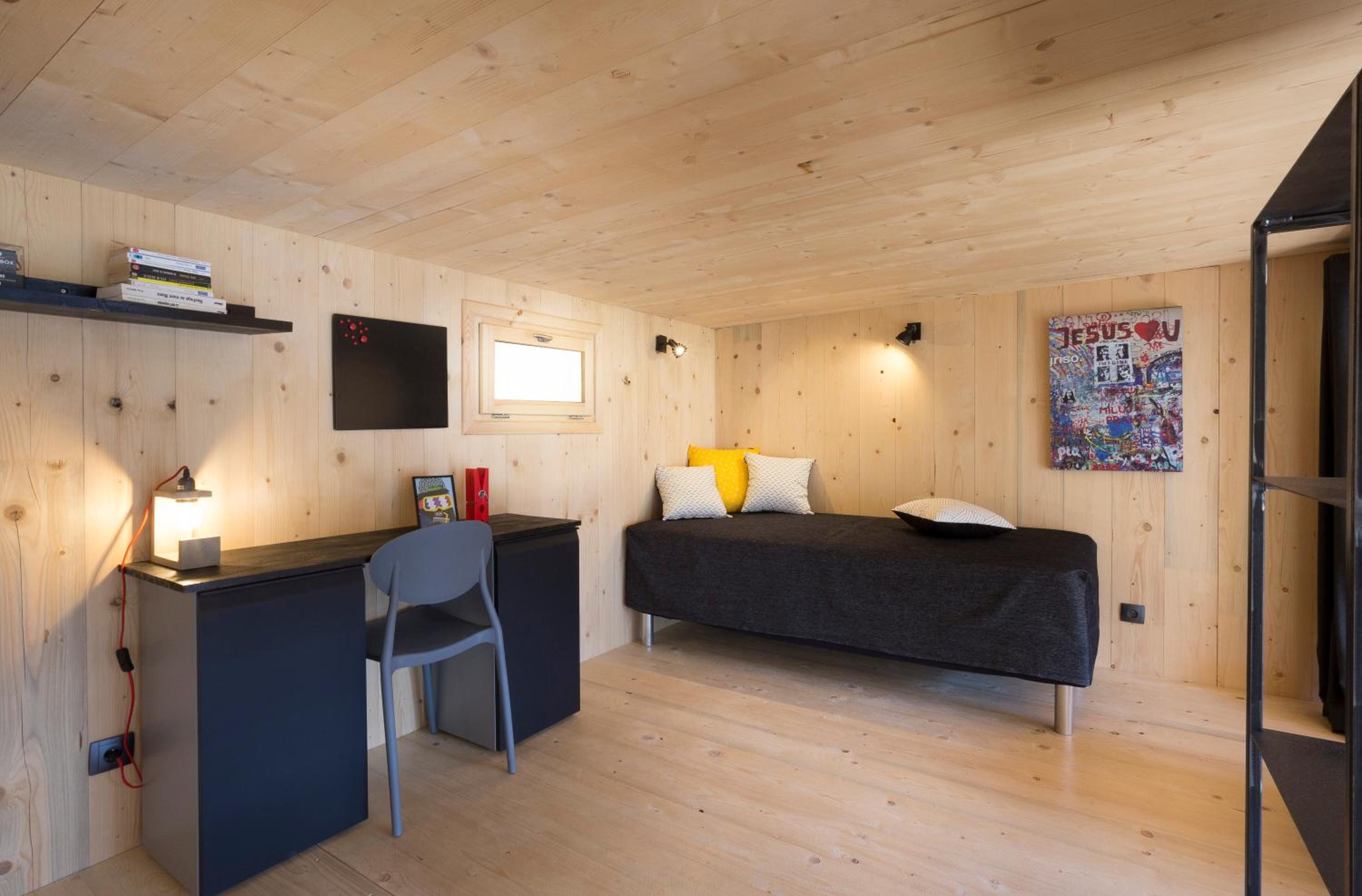 Two-Bedroom House - Photo 7