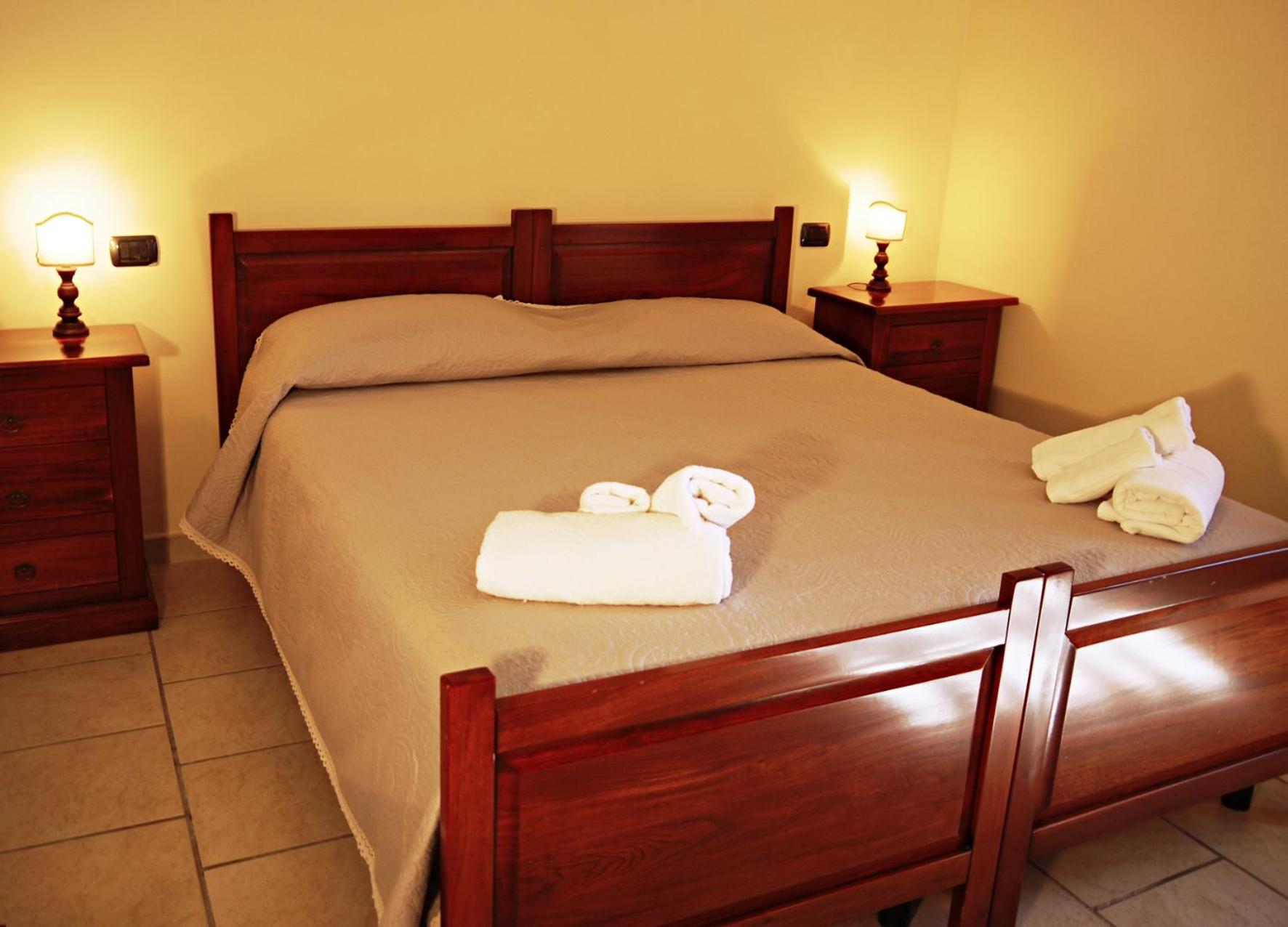 Double Room - Photo 2