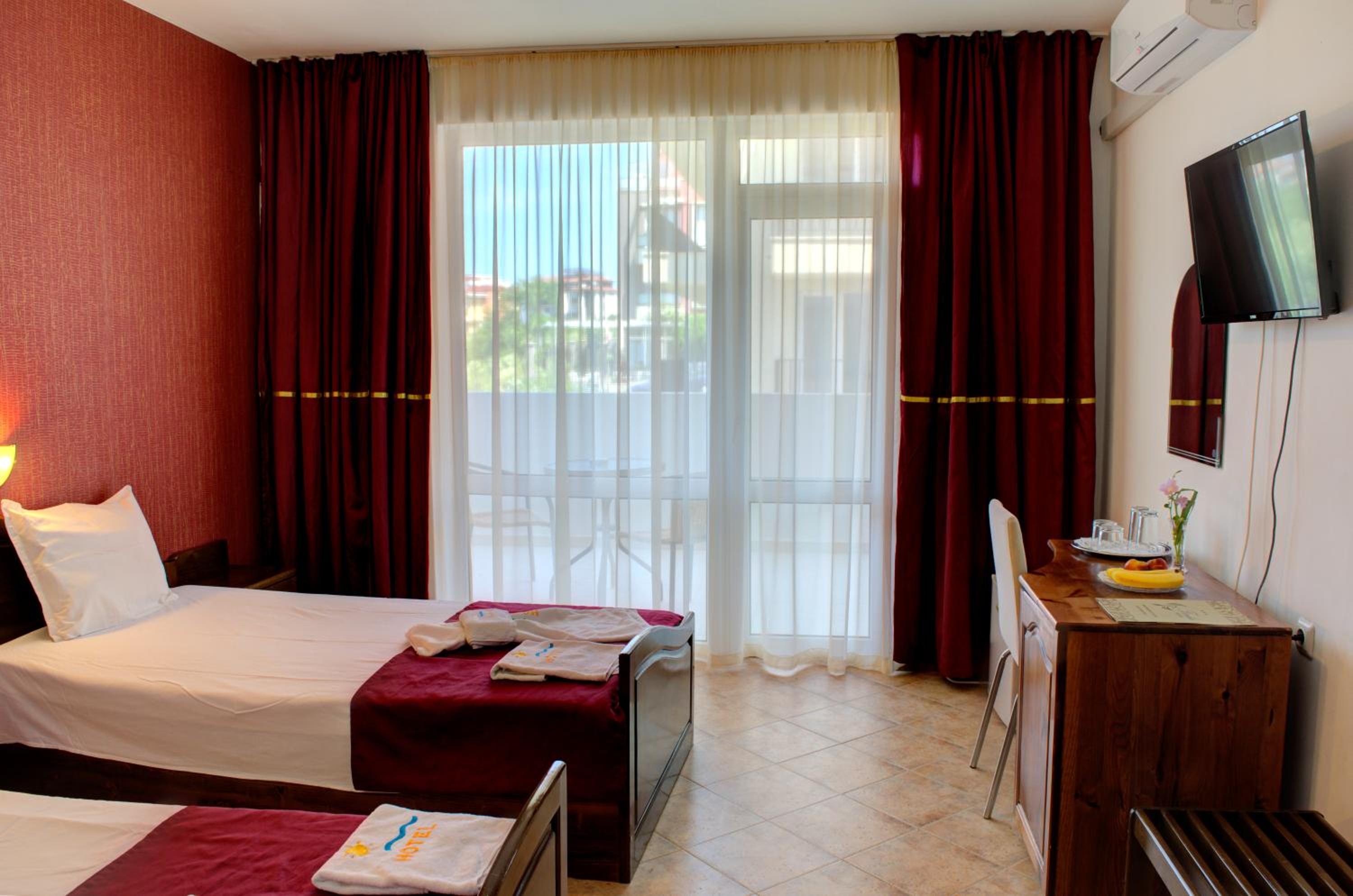 Double or Twin Room with Balcony photo 2
