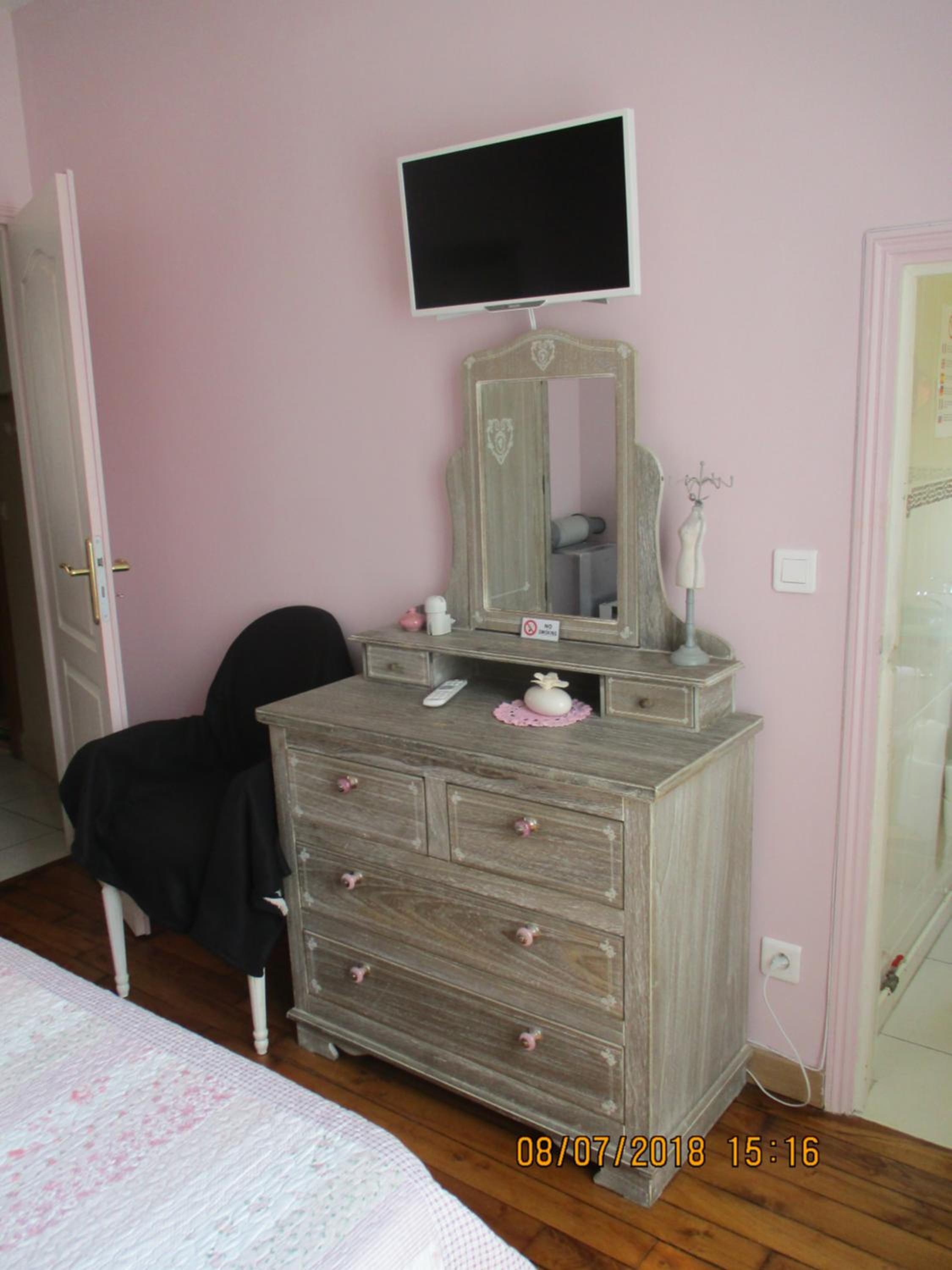 One-Bedroom Apartment (4 Adults) - Photo 11