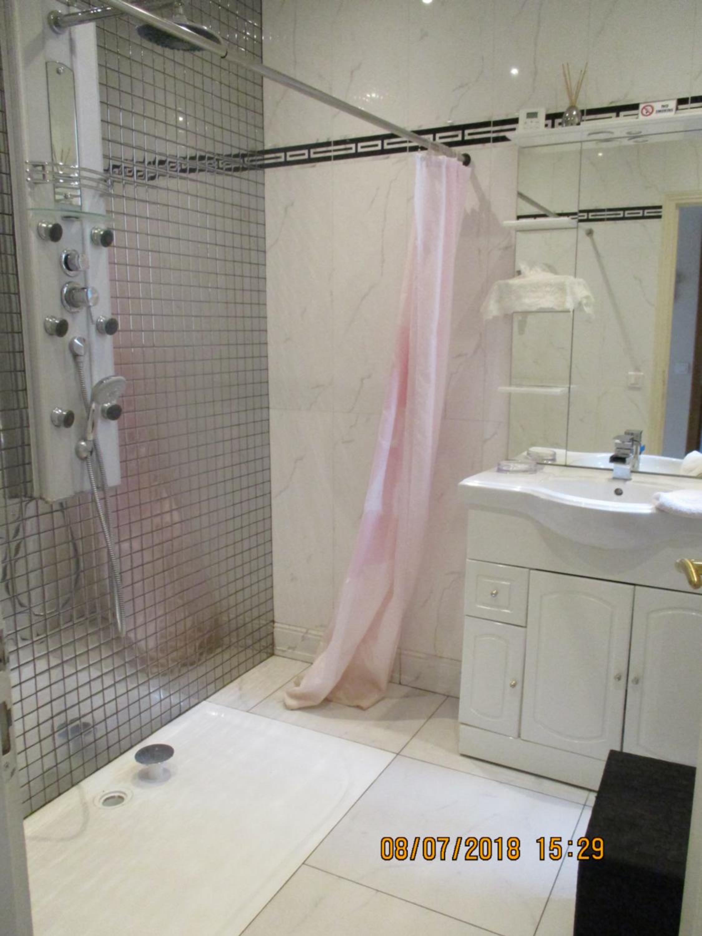 One-Bedroom Apartment (4 Adults) - Photo 14