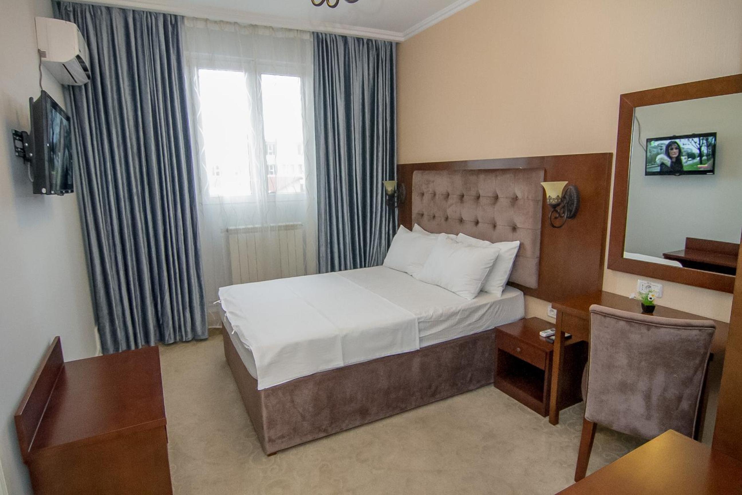 Economy Double Room photo 2