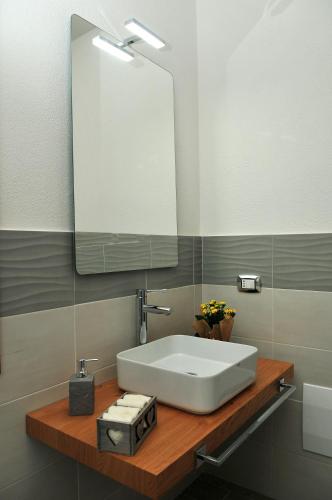 Deluxe Room - Photo 12