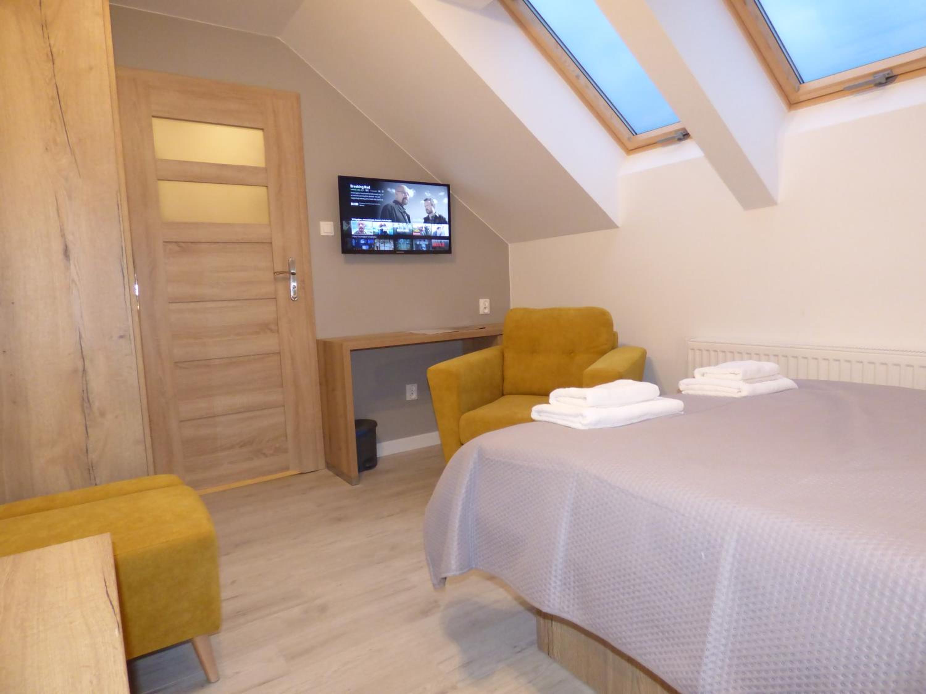 Deluxe Double Room with Shower - Photo 2