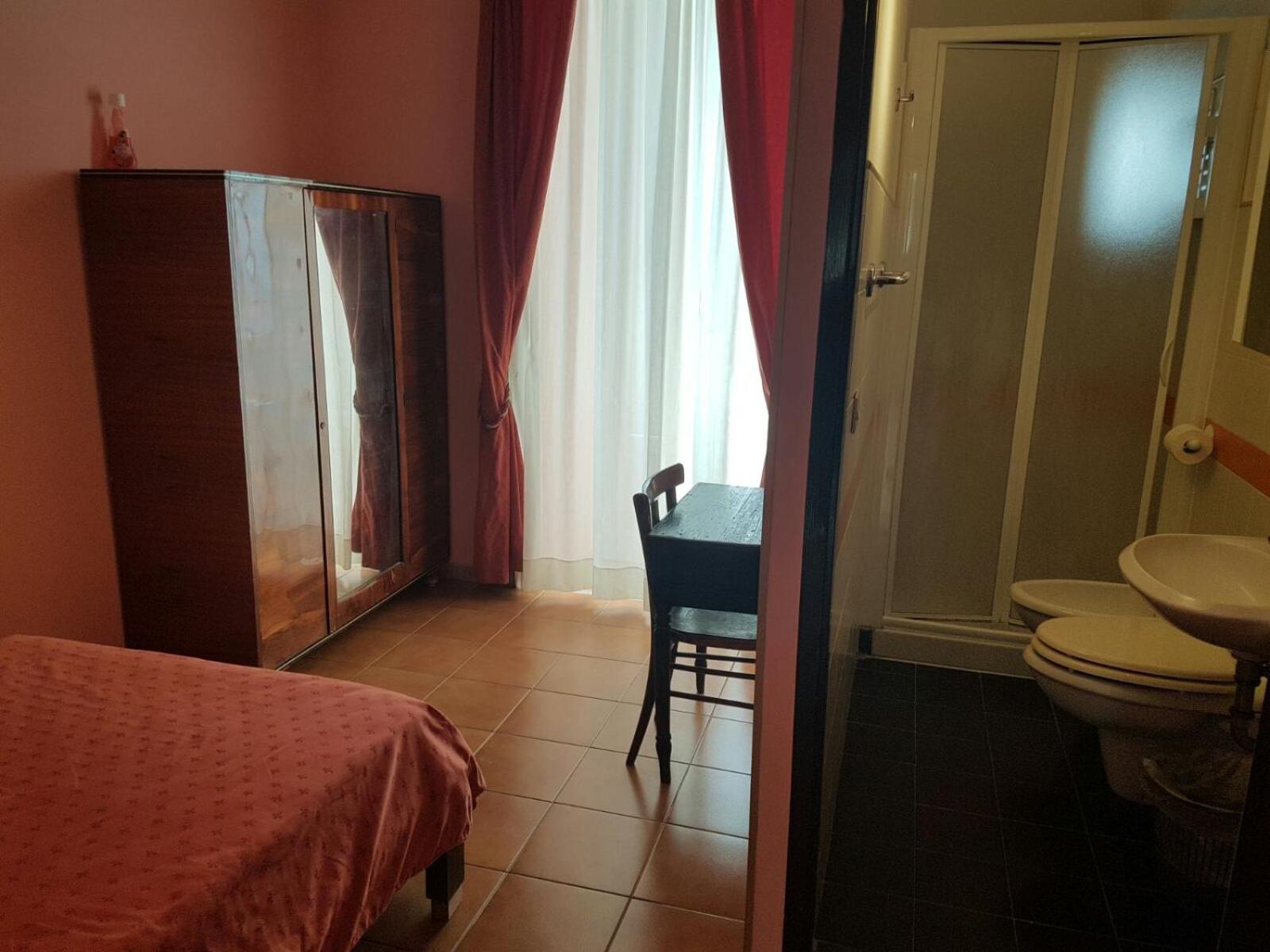 Single Room photo 2