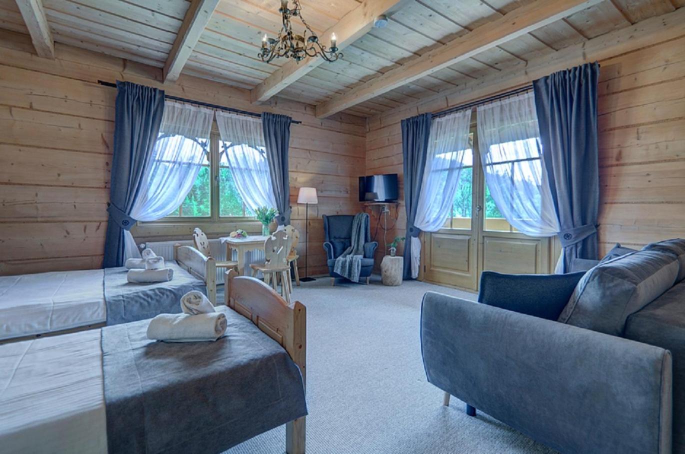 Deluxe Family Room photo 2