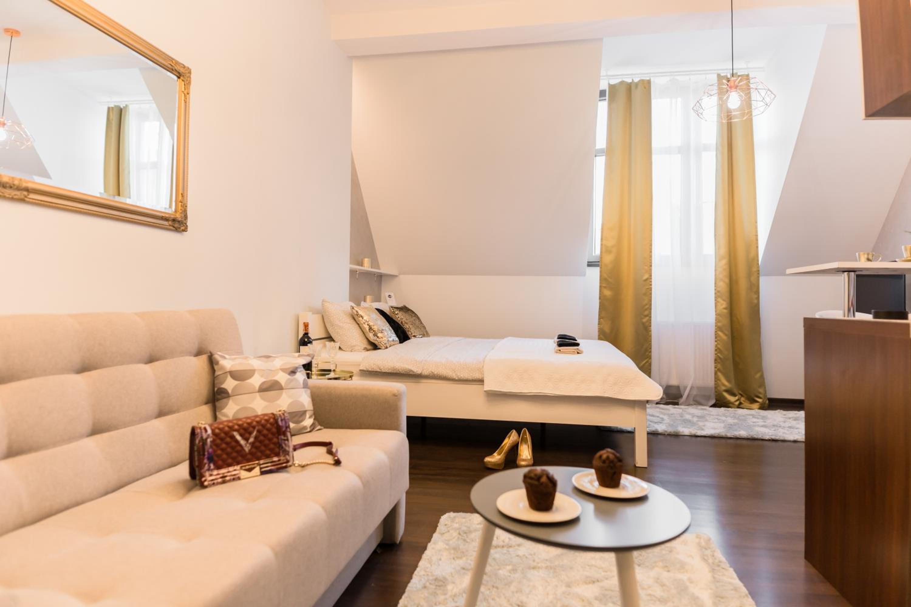 Deluxe Apartment