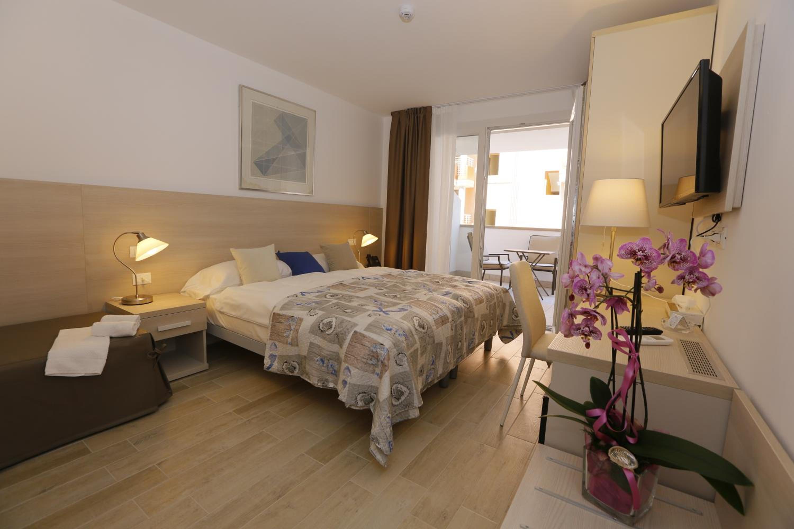 Double Room with Balcony photo 2
