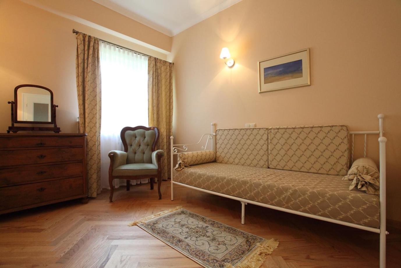 Deluxe King Room photo 2