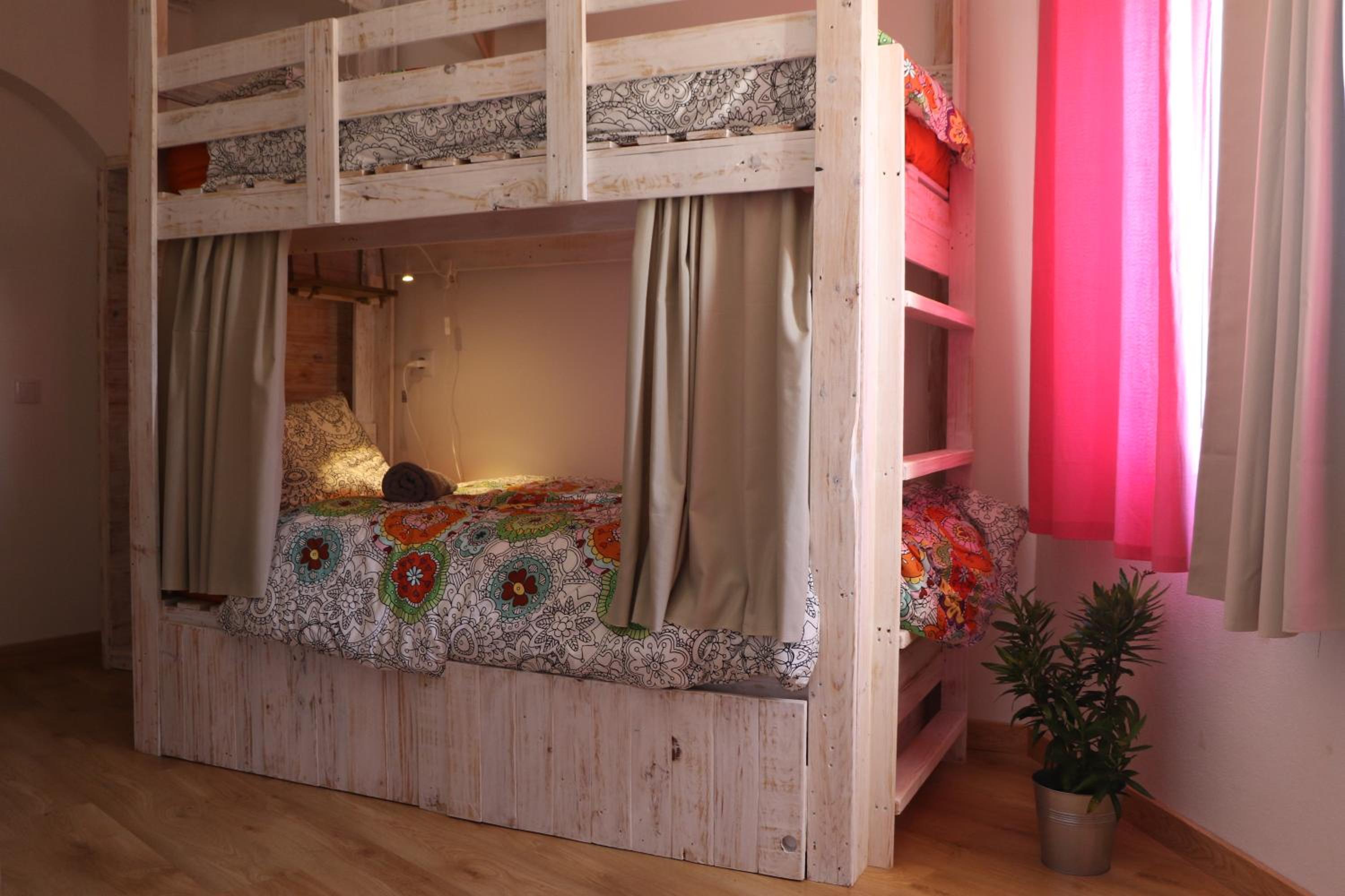 Bed in 6-Bed Female Dormitory Room photo 1