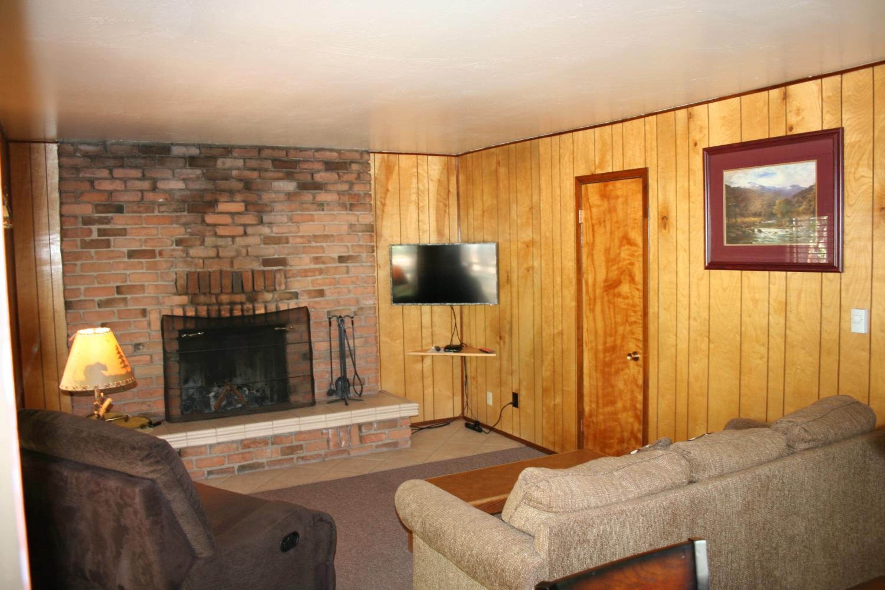 One-Bedroom Cabin photo 3