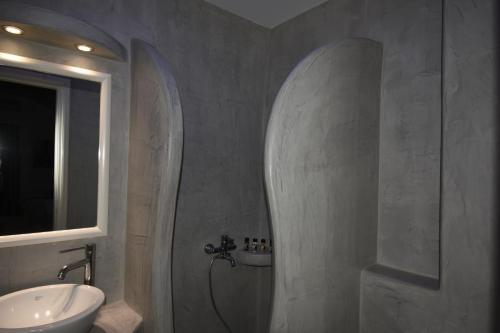 Double Room with Balcony - Photo 2