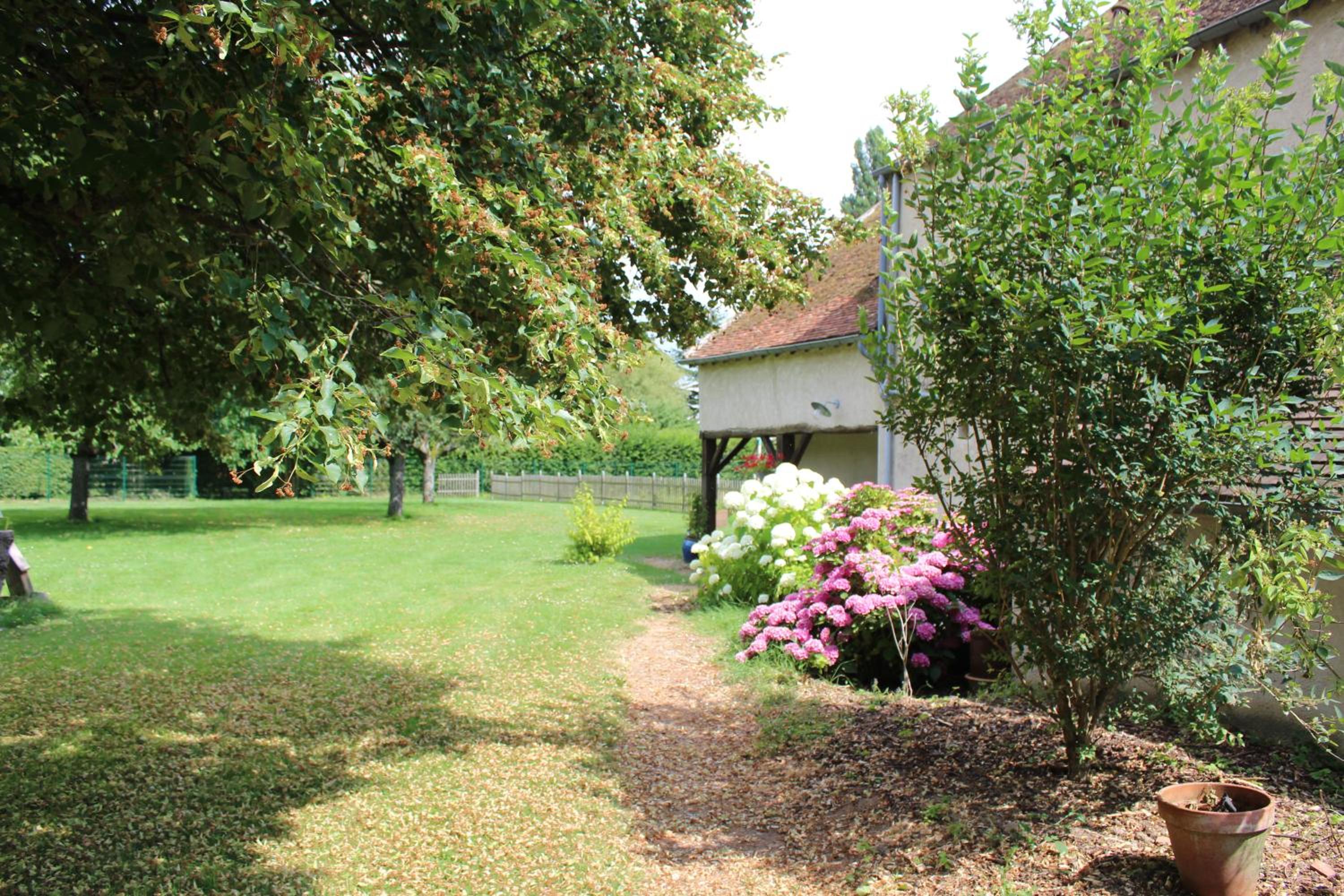 Double Room with Garden View - Photo 3