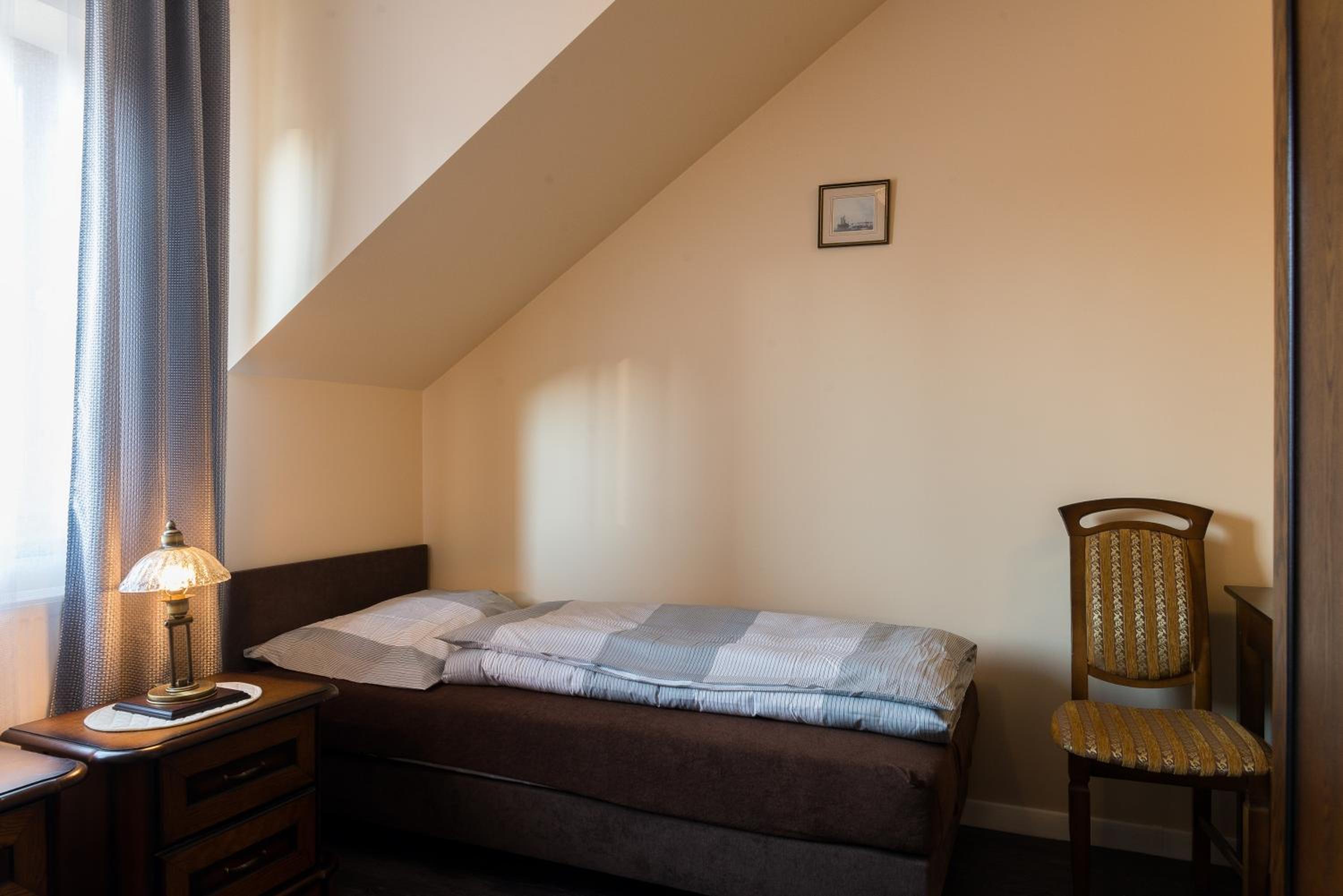 One-Bedroom Apartment - Photo 2